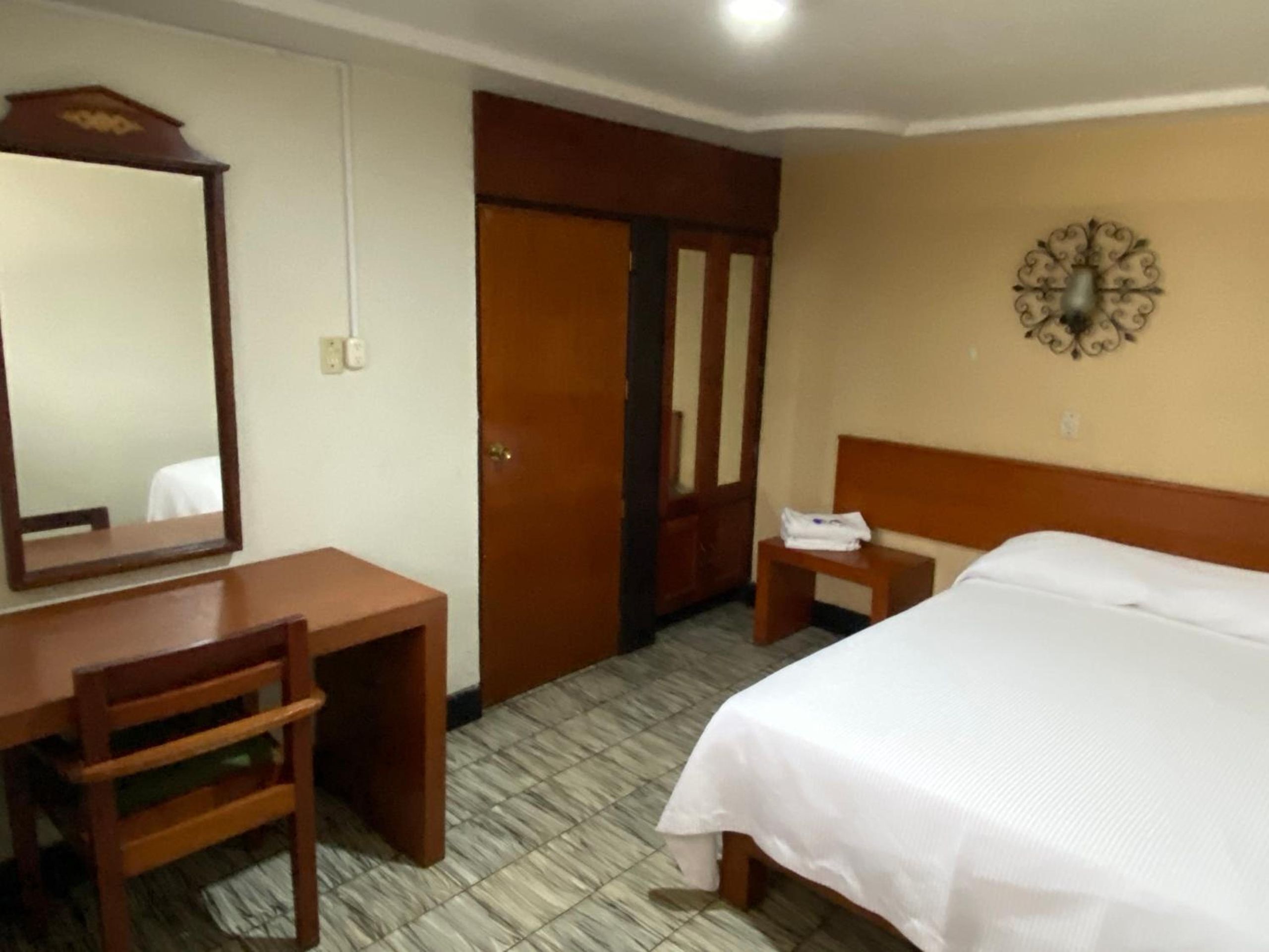 HOTEL FLAMINGOS DE CIUDAD GUZMAN — foto 2