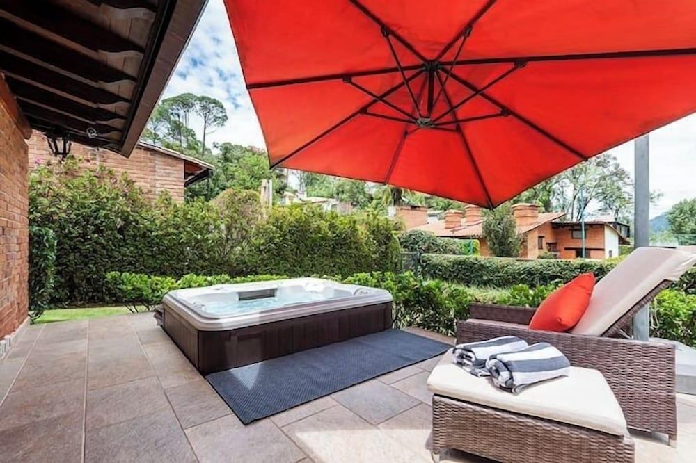 Incredible Property with Huge Garden and Pool! — foto 4