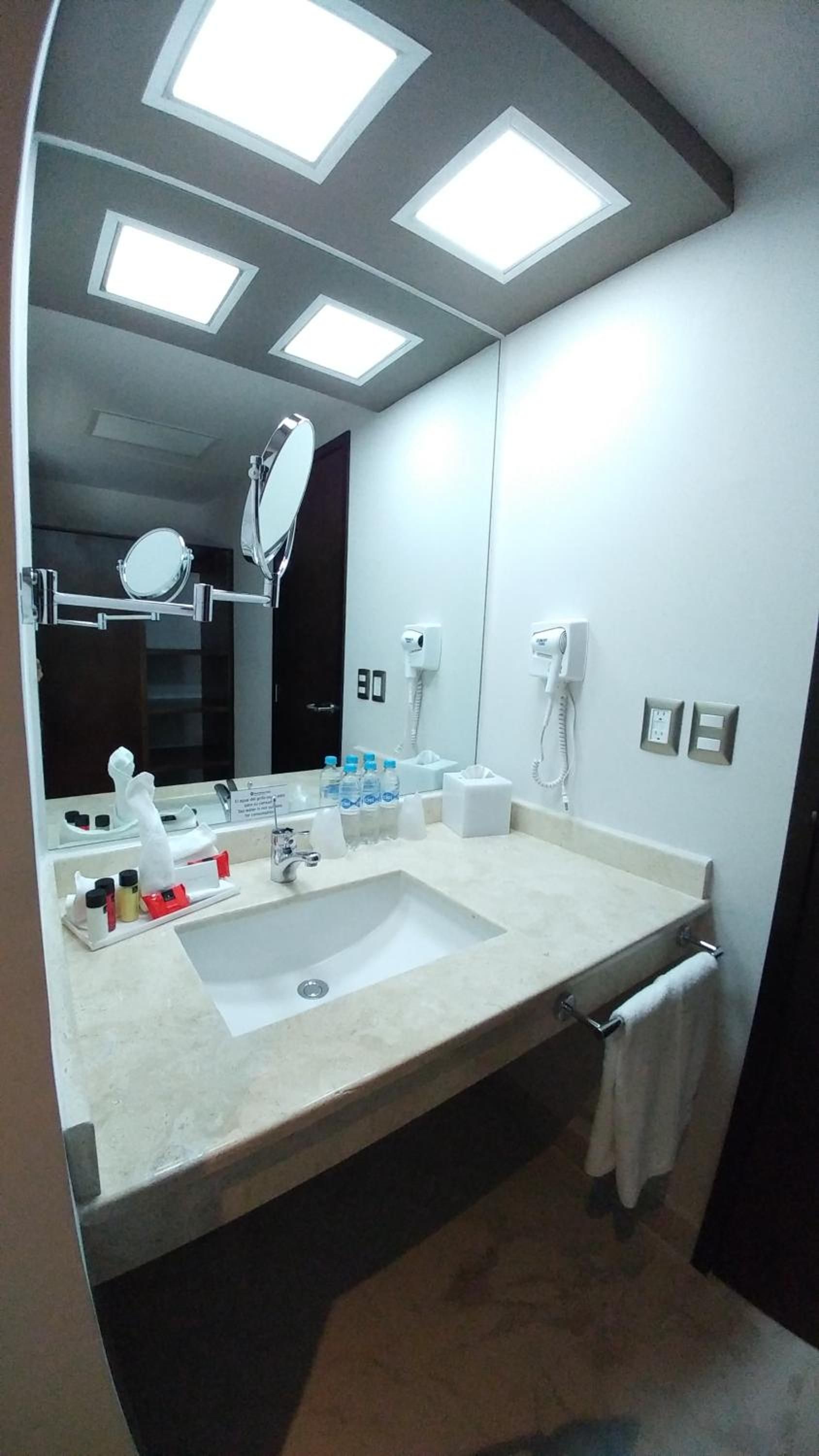 Habitación Queen con Dos Camas Queen — 4