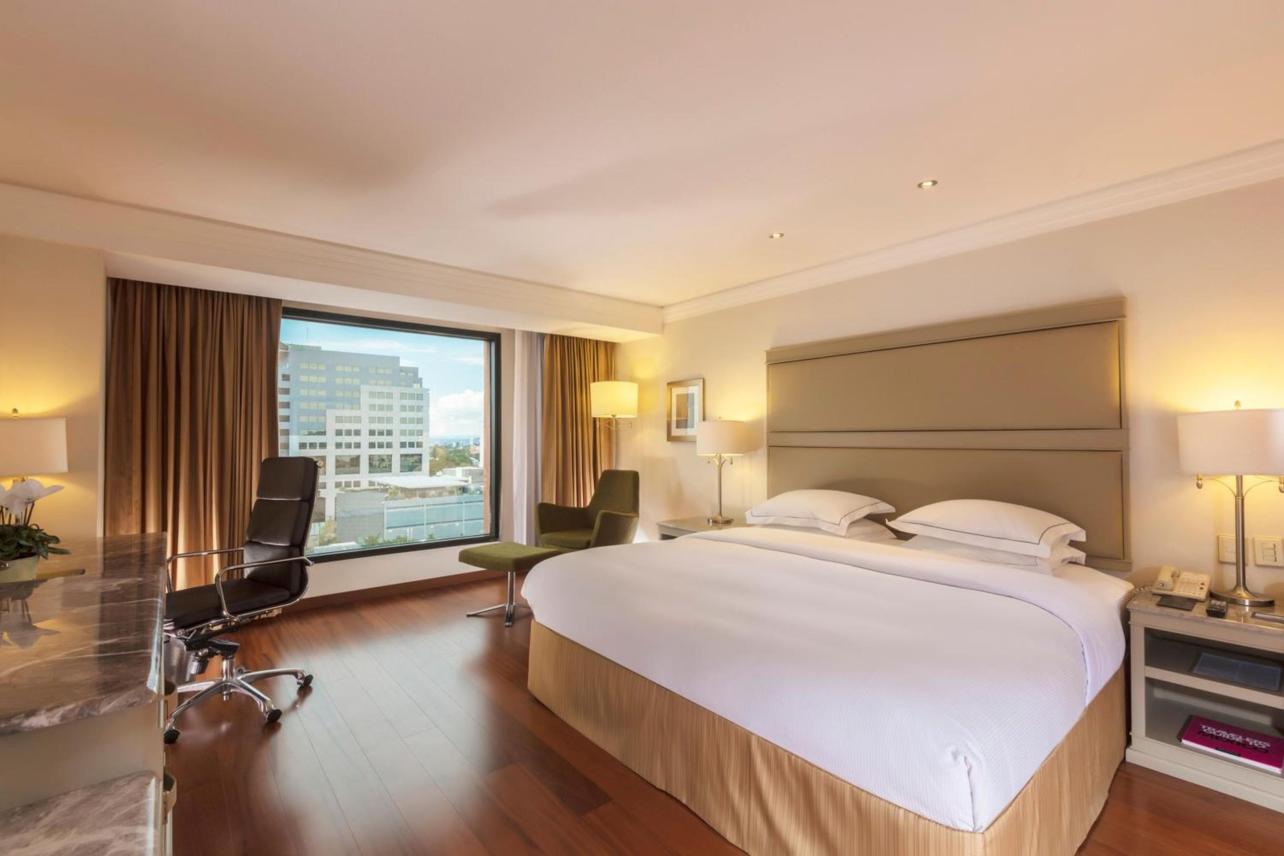 Habitación Doble con Vista a la Ciudad - Nivel Club — 4