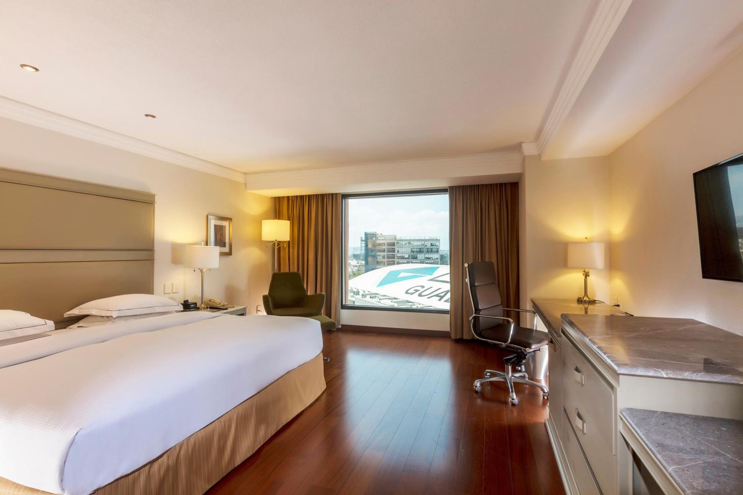 Habitación King con vista a la ciudad - Nivel Club — 4