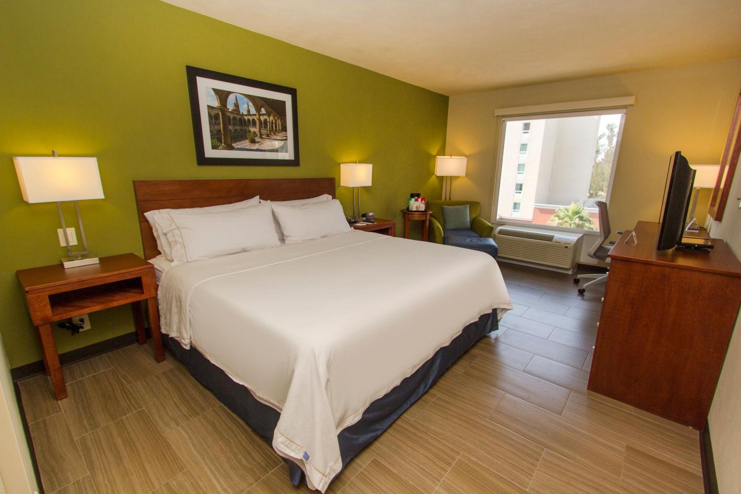 Habitación Estándar con Cama King - Acceso para Personas con Discapacidad — 2