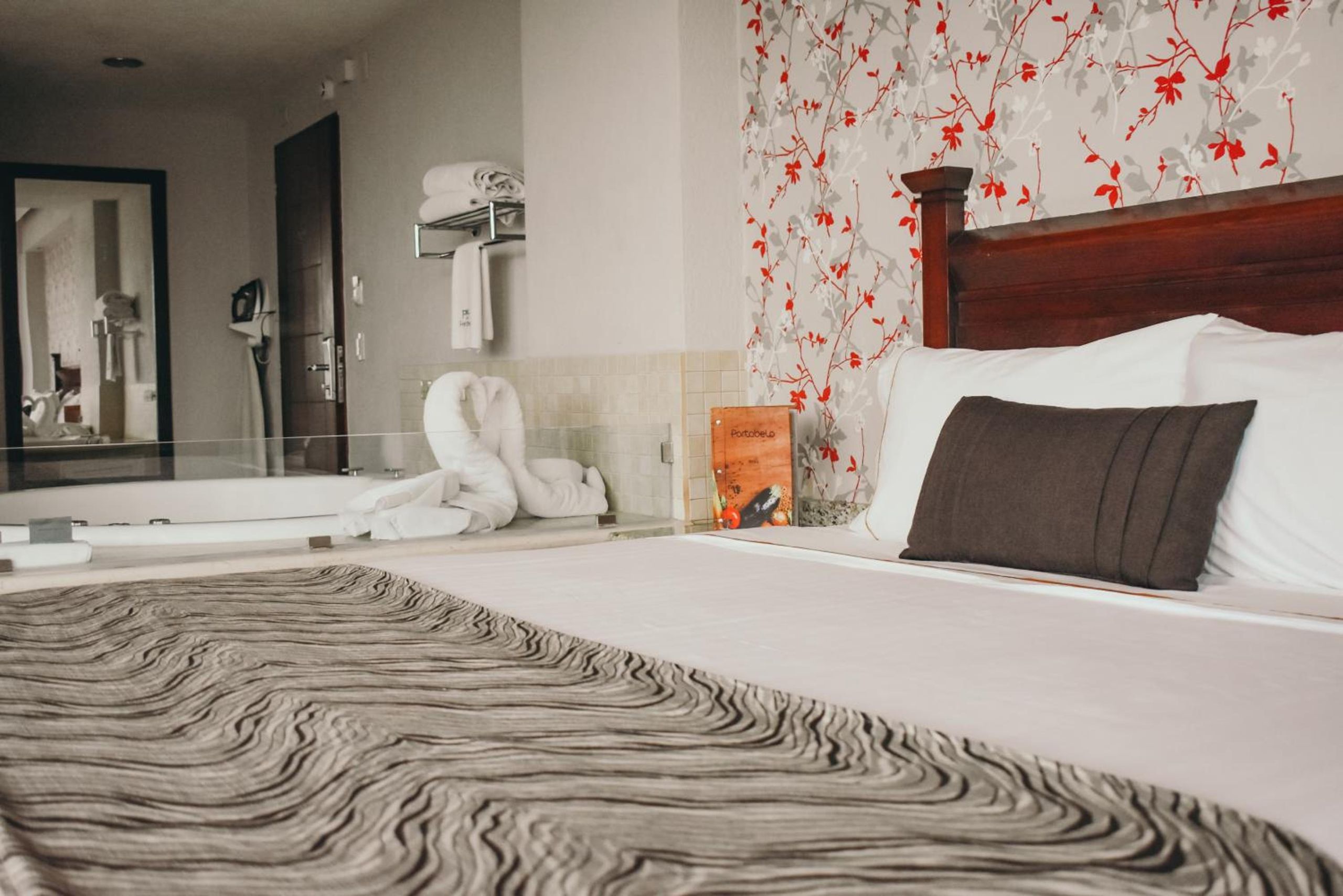 Suite Deluxe con Bañera de Hidromasaje — 2