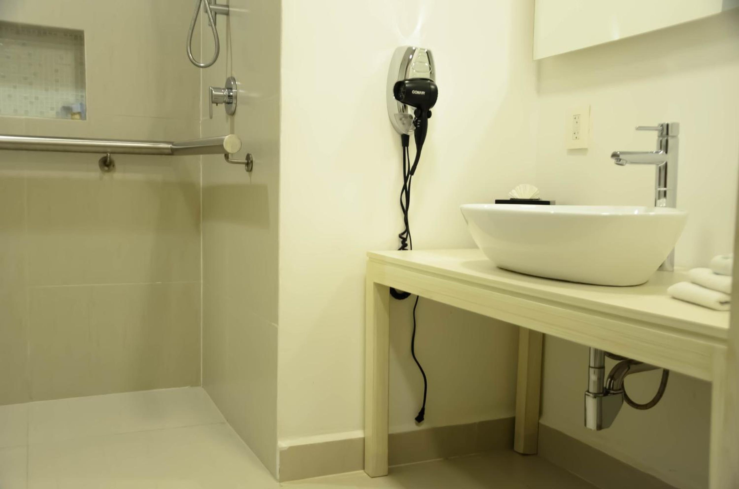 Habitación Estándar con Cama King - Acceso para Personas con Discapacidad — 7
