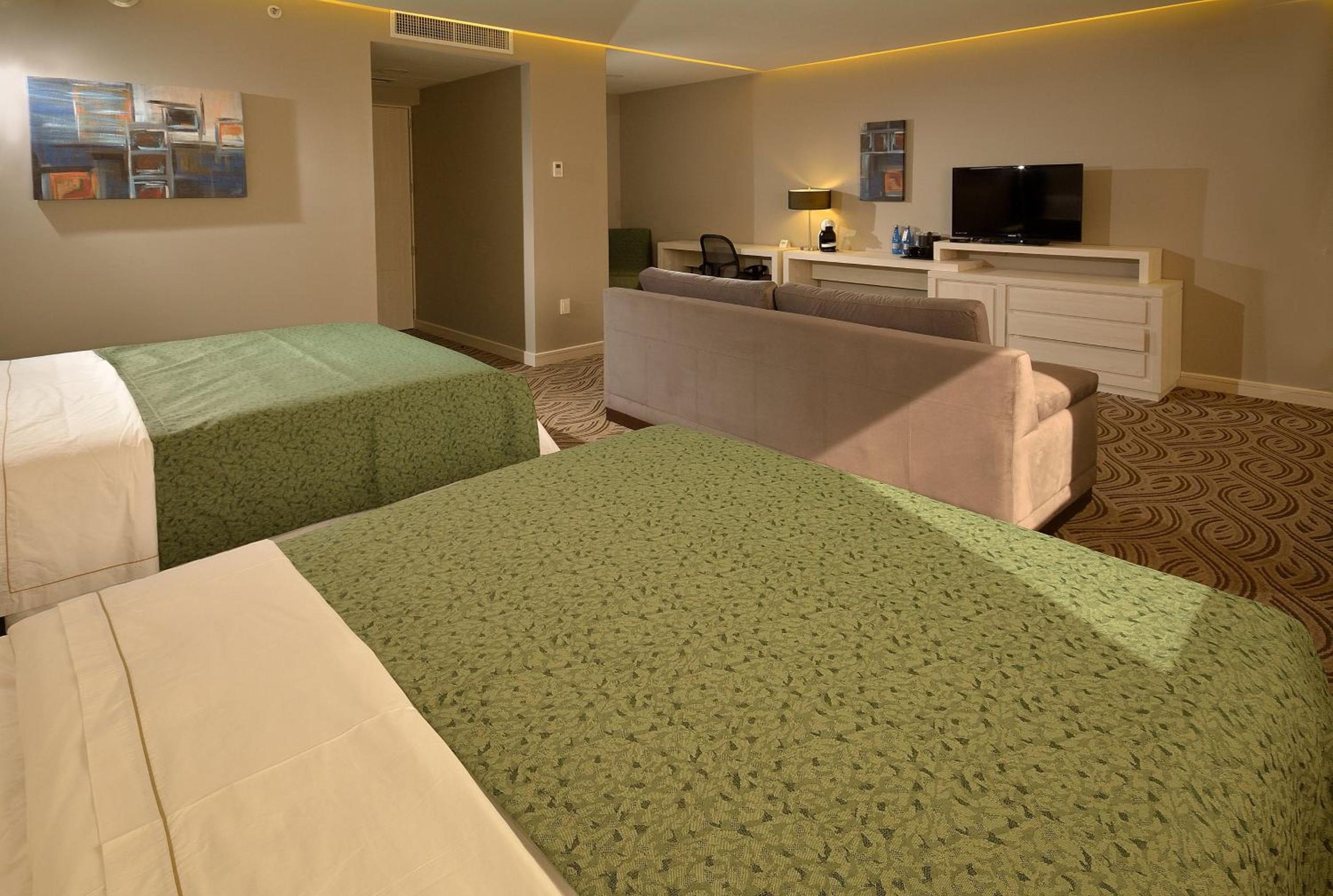 Suite Queen con Dos Camas Queen — 2