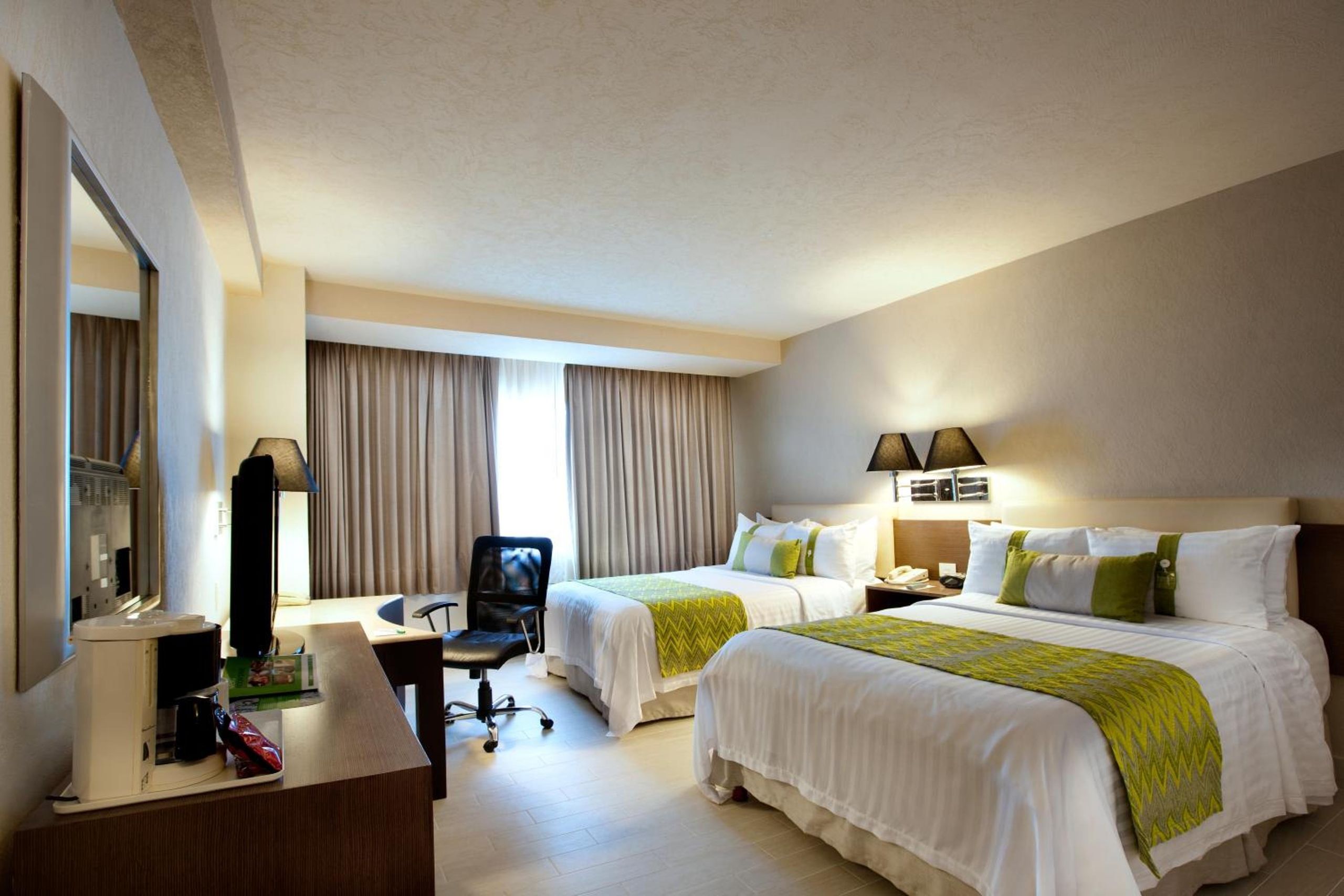 Habitación Estándar con Dos Camas Queen