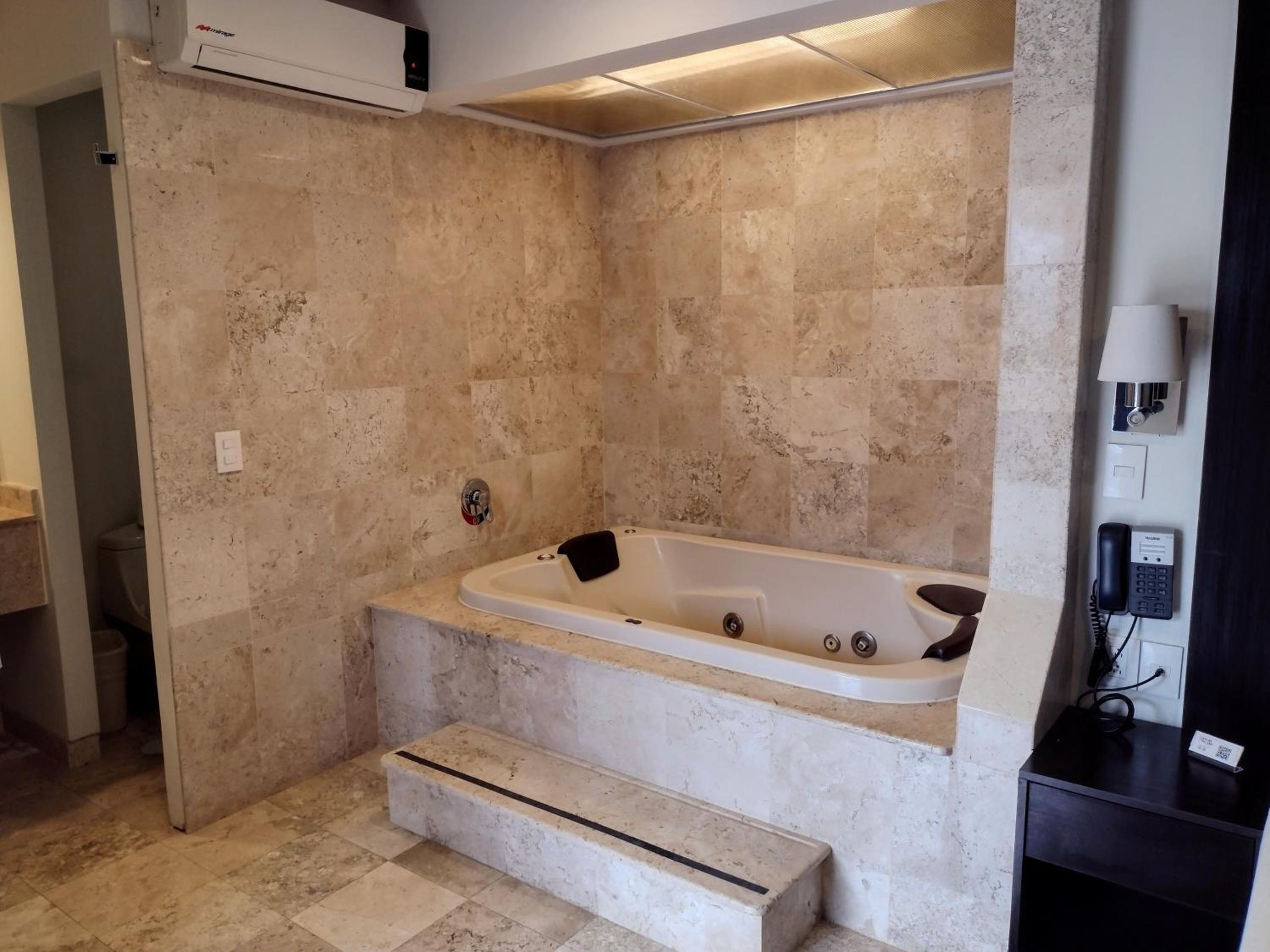 Habitación Queen con Bañera de Hidromasaje — 3