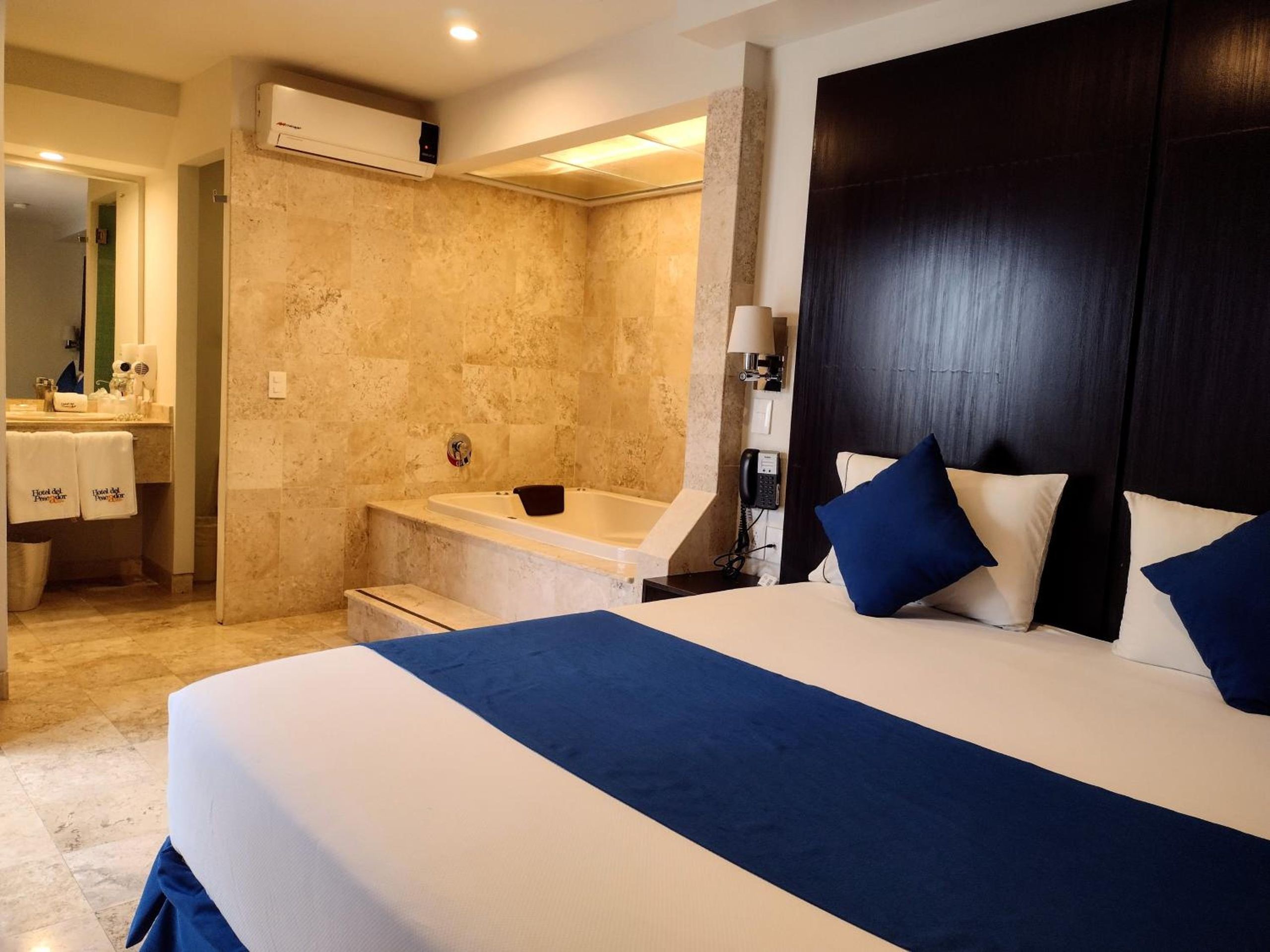 Habitación Queen con Bañera de Hidromasaje — 4