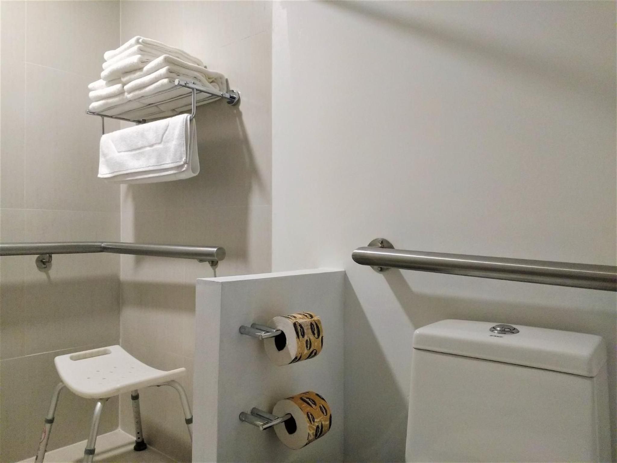 Habitación Estándar con Cama King - Acceso para Personas con Discapacidad — 8
