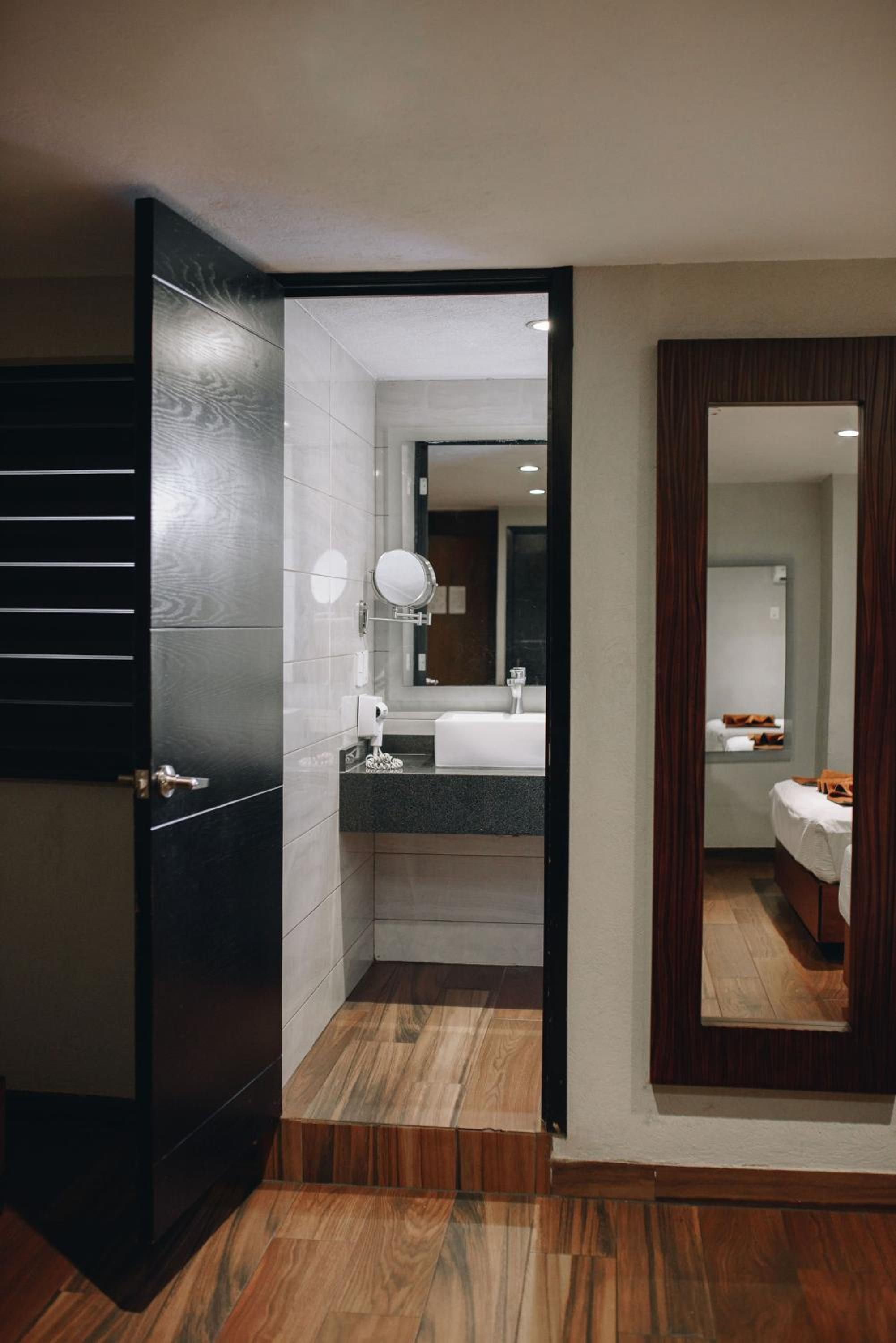 Habitación Doble Estándar con Dos Camas Dobles - Sin vista — 8