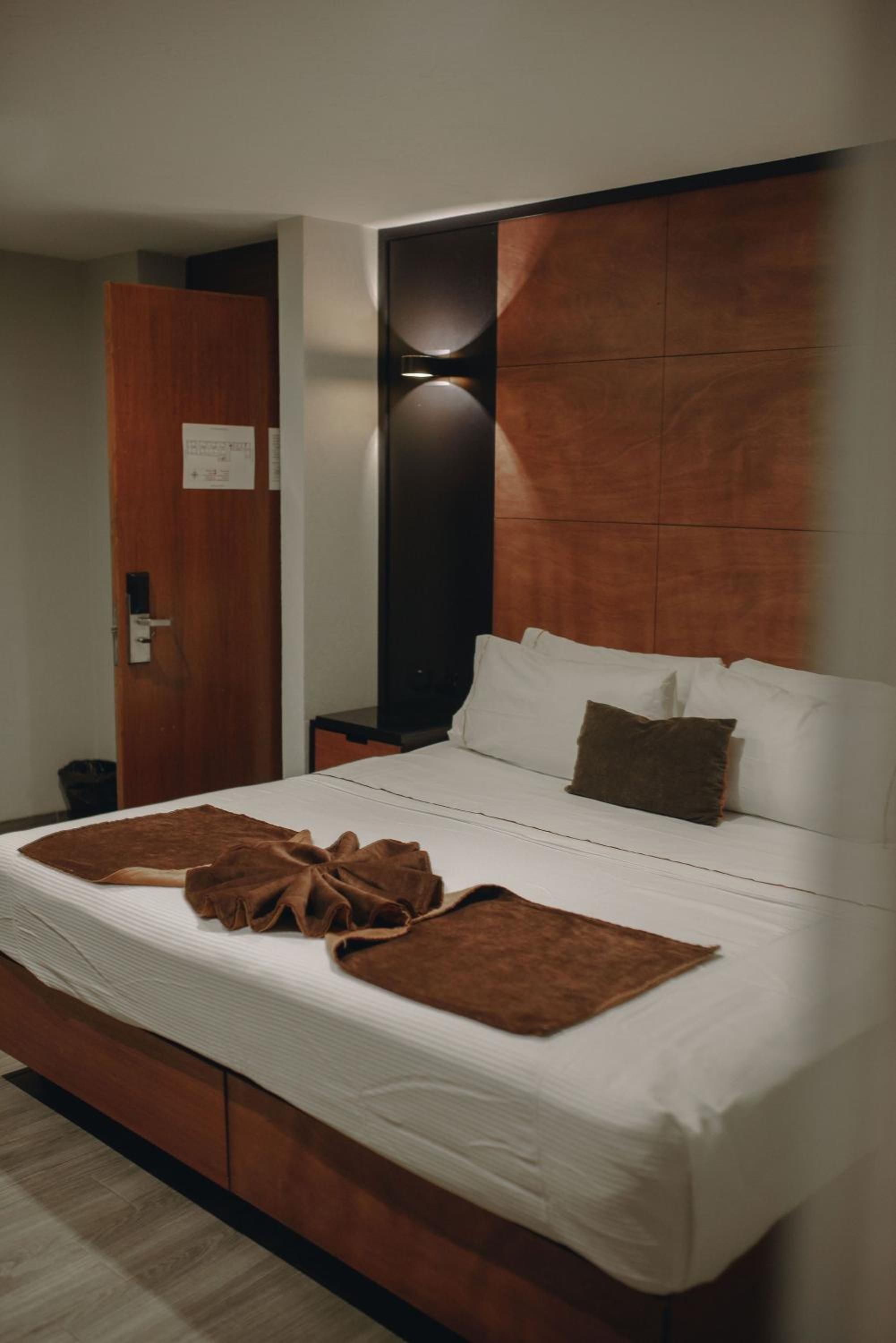 Habitación Estándar King - Sin Vista — 6