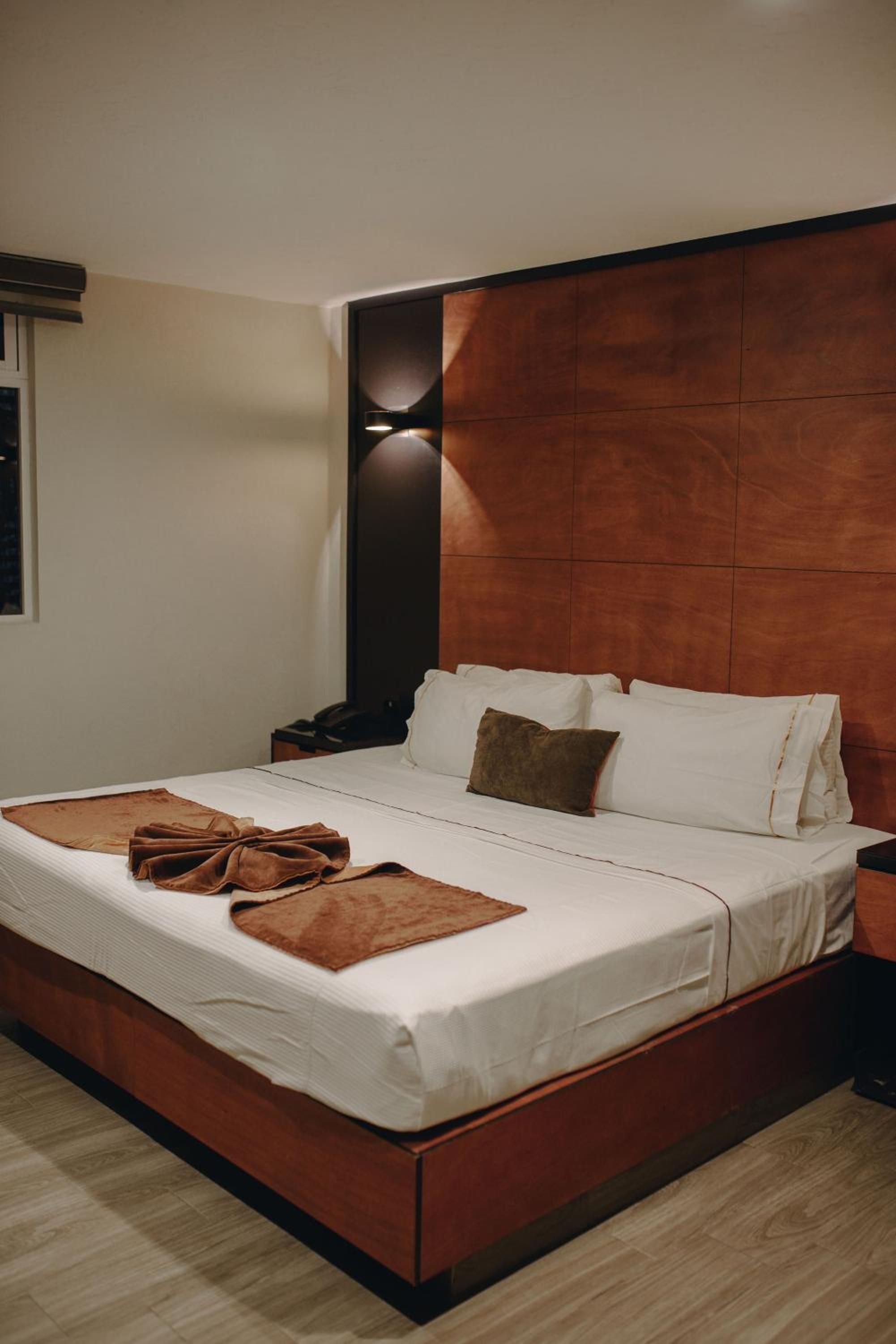 Habitación Estándar King - Sin Vista — 2