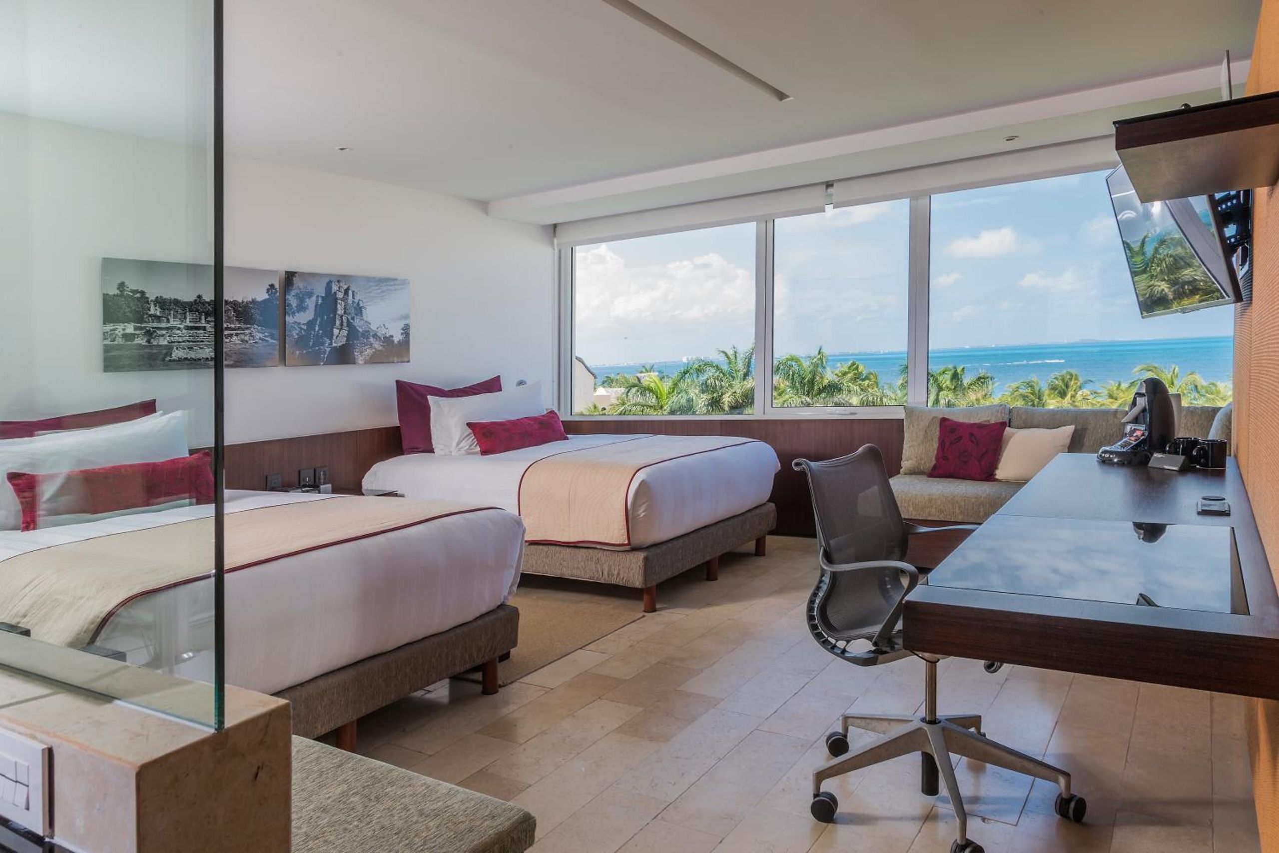 Habitación Clásica con Dos Camas Queen y Vista al Océano