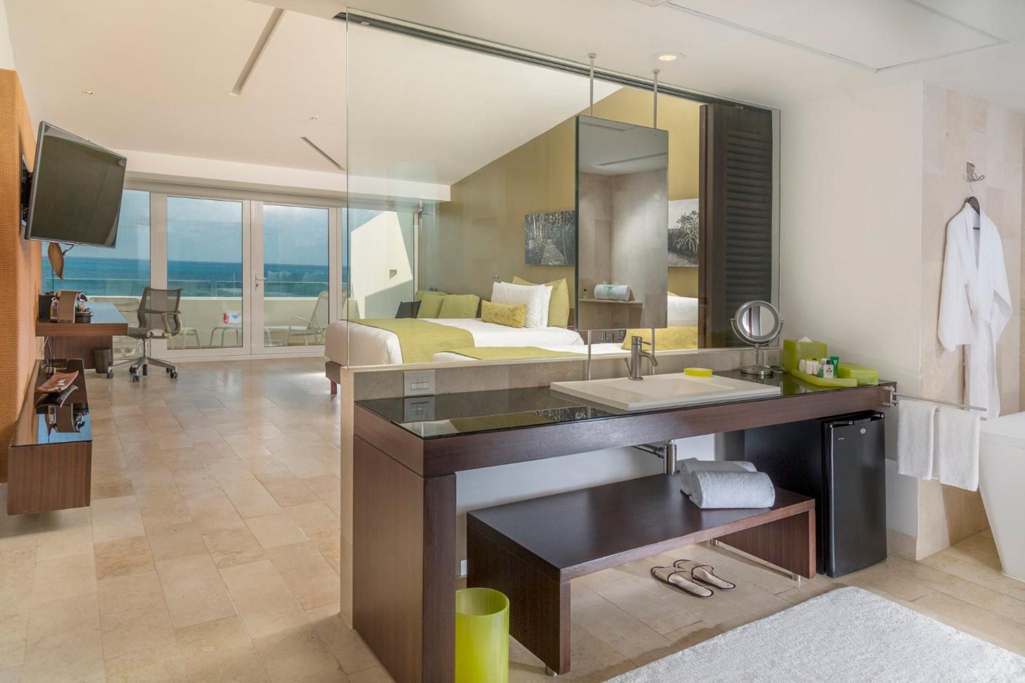 Habitación Club Queen con Dos Camas Queen y Vista al Mar — 4