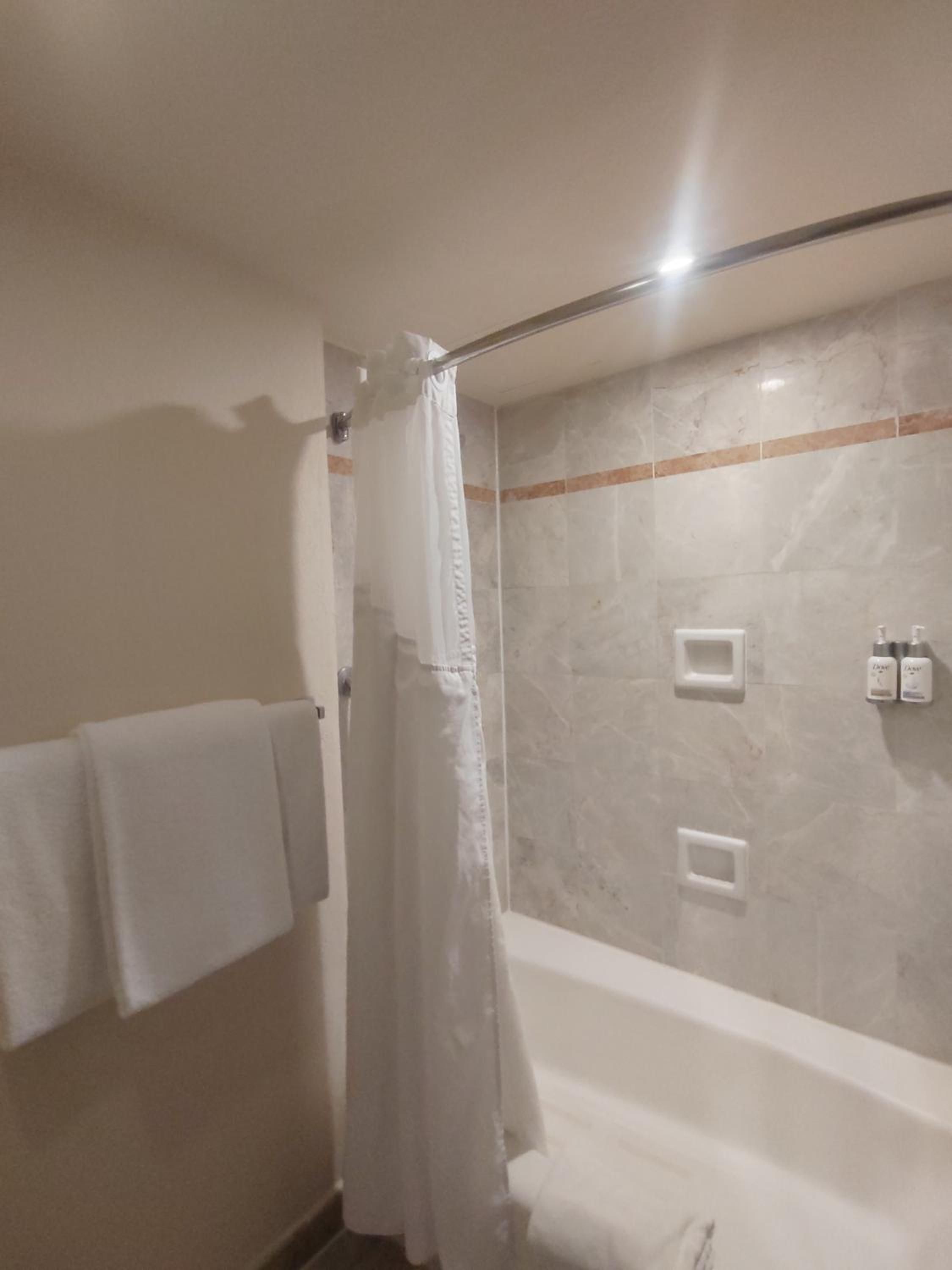 Habitación Doble con Dos Camas Dobles y Vista - No fumadores — 3