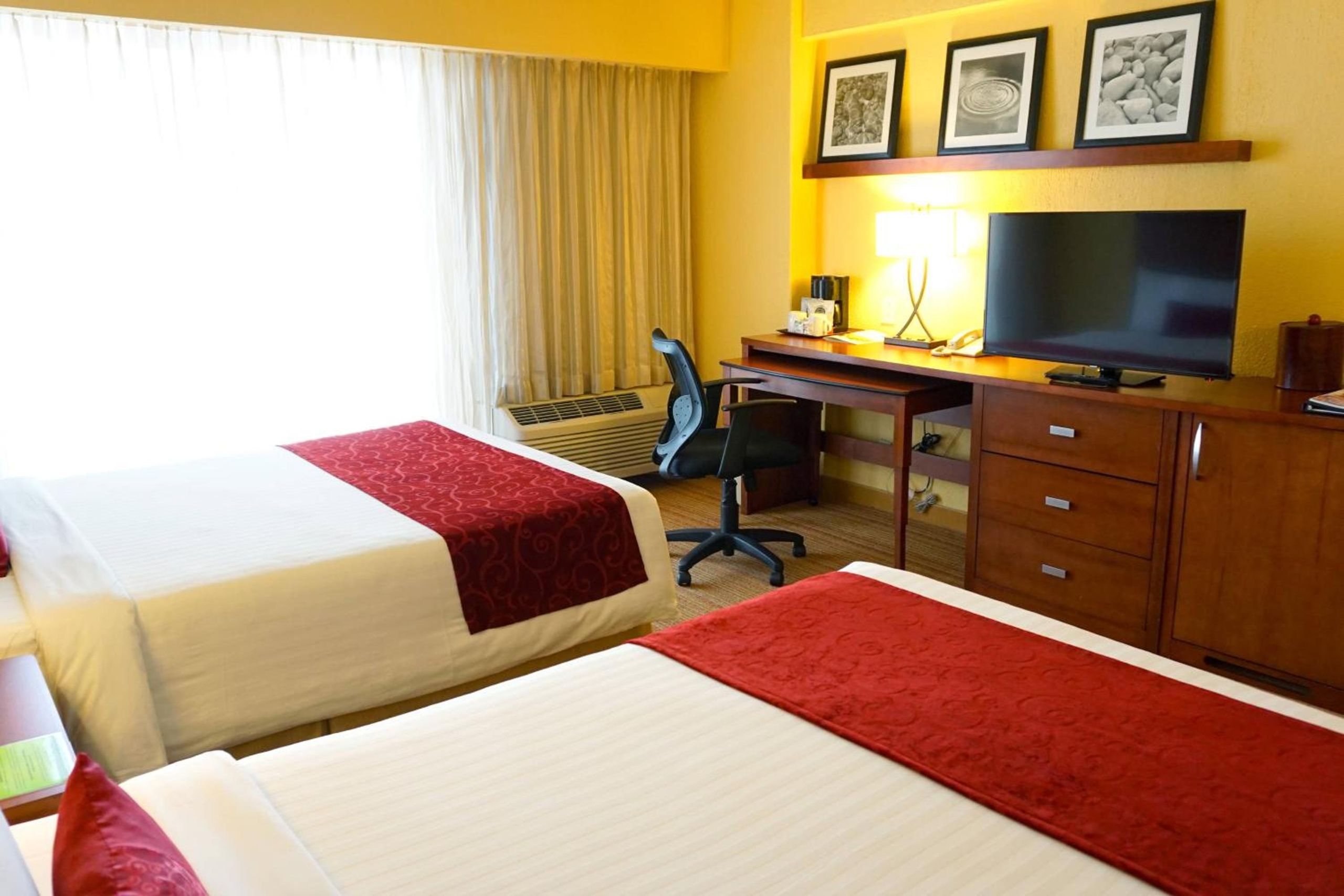 Habitación Clásica de Huéspedes, 2 Camas Dobles, Vista a la Ciudad — 4