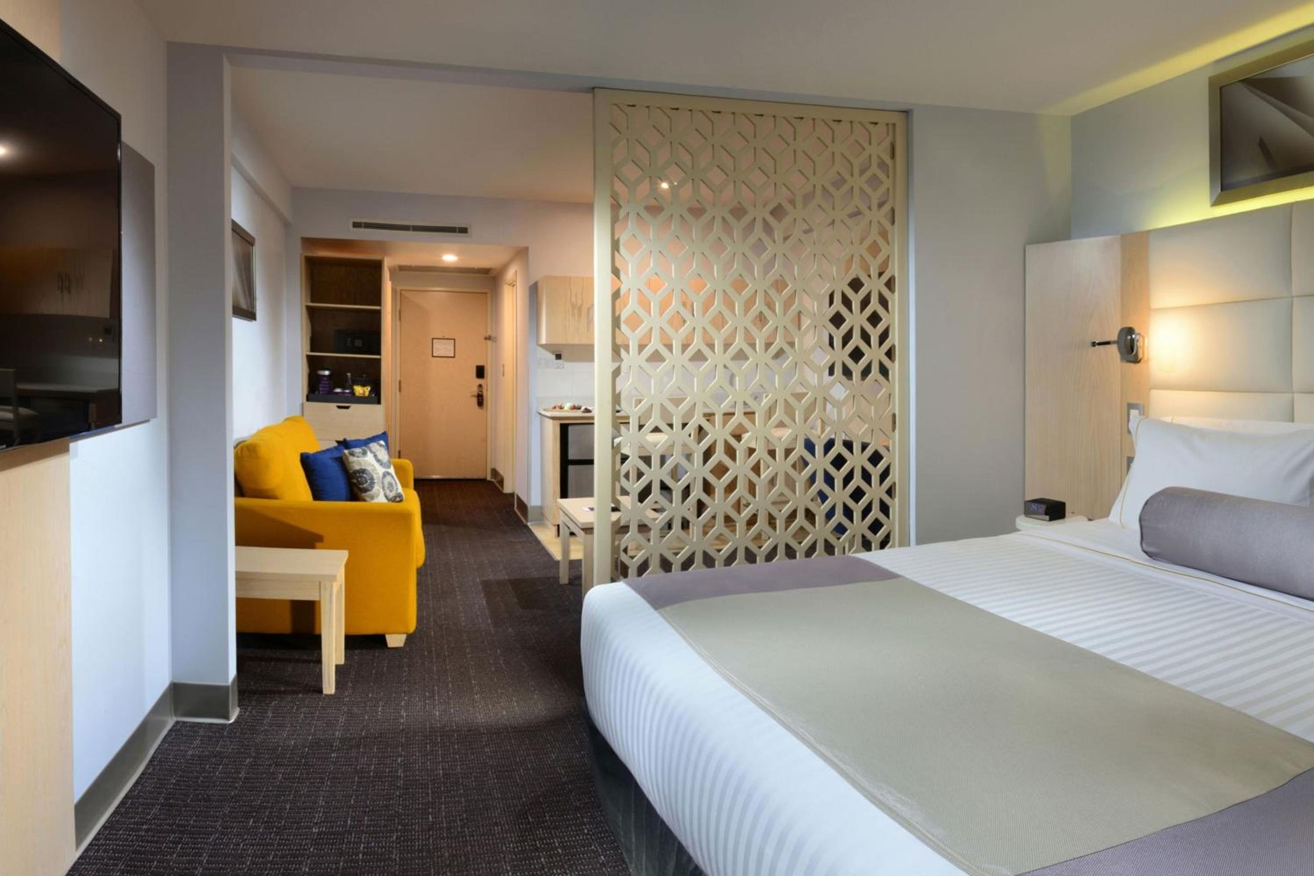 Suite Junior King con Sofá Cama — 5
