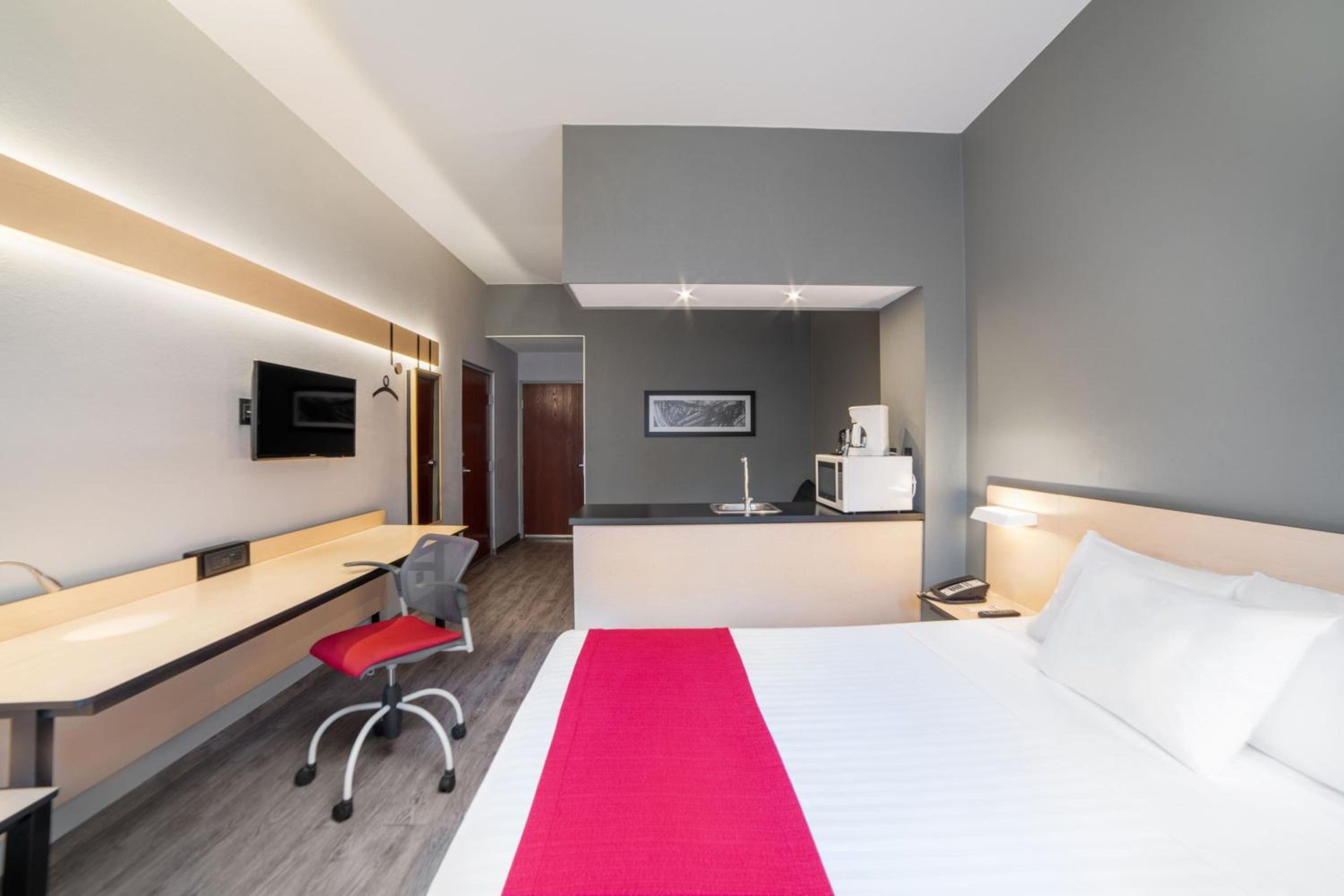 Suite Reina con Sofá Cama — 3