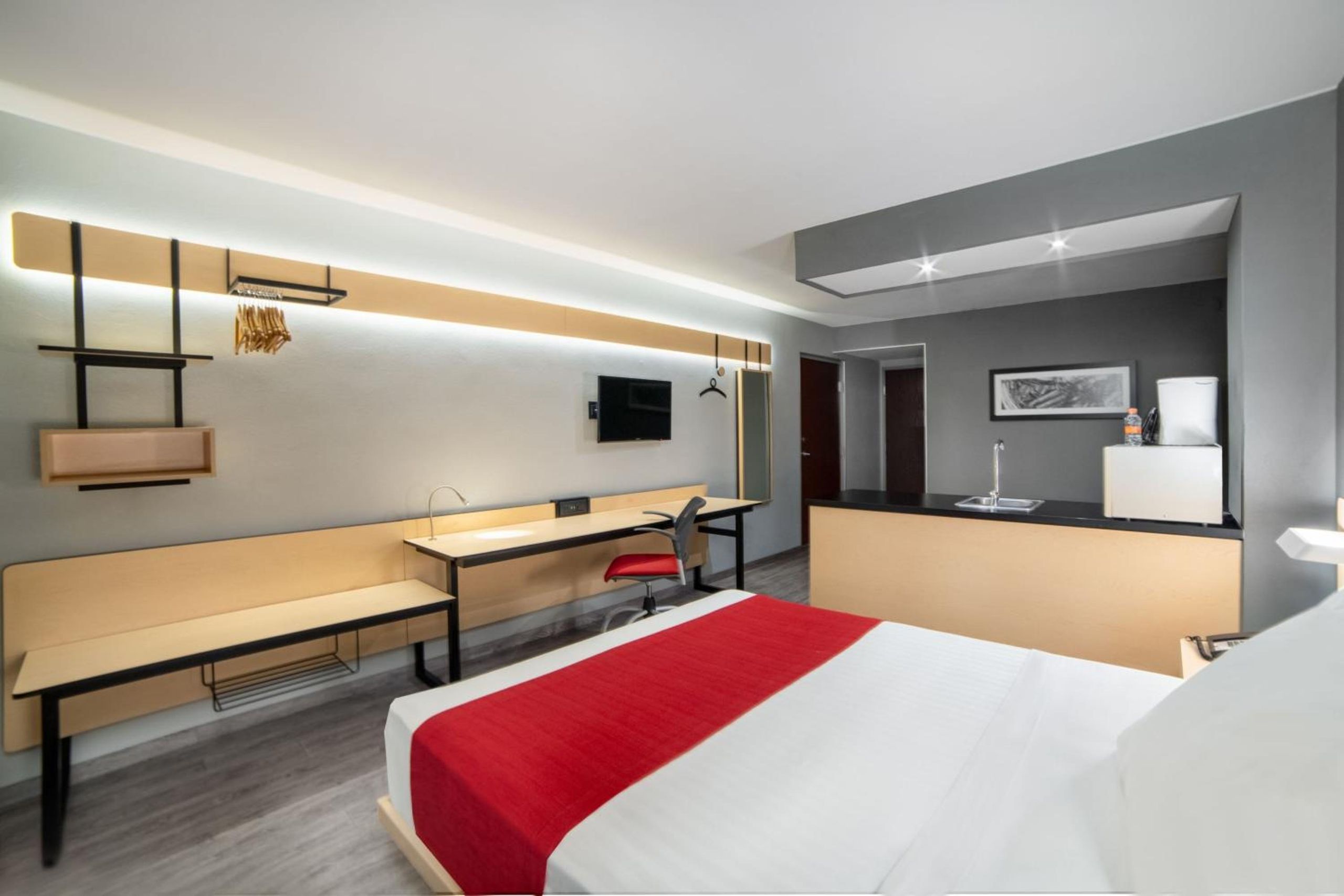Suite Reina con Sofá Cama — 2