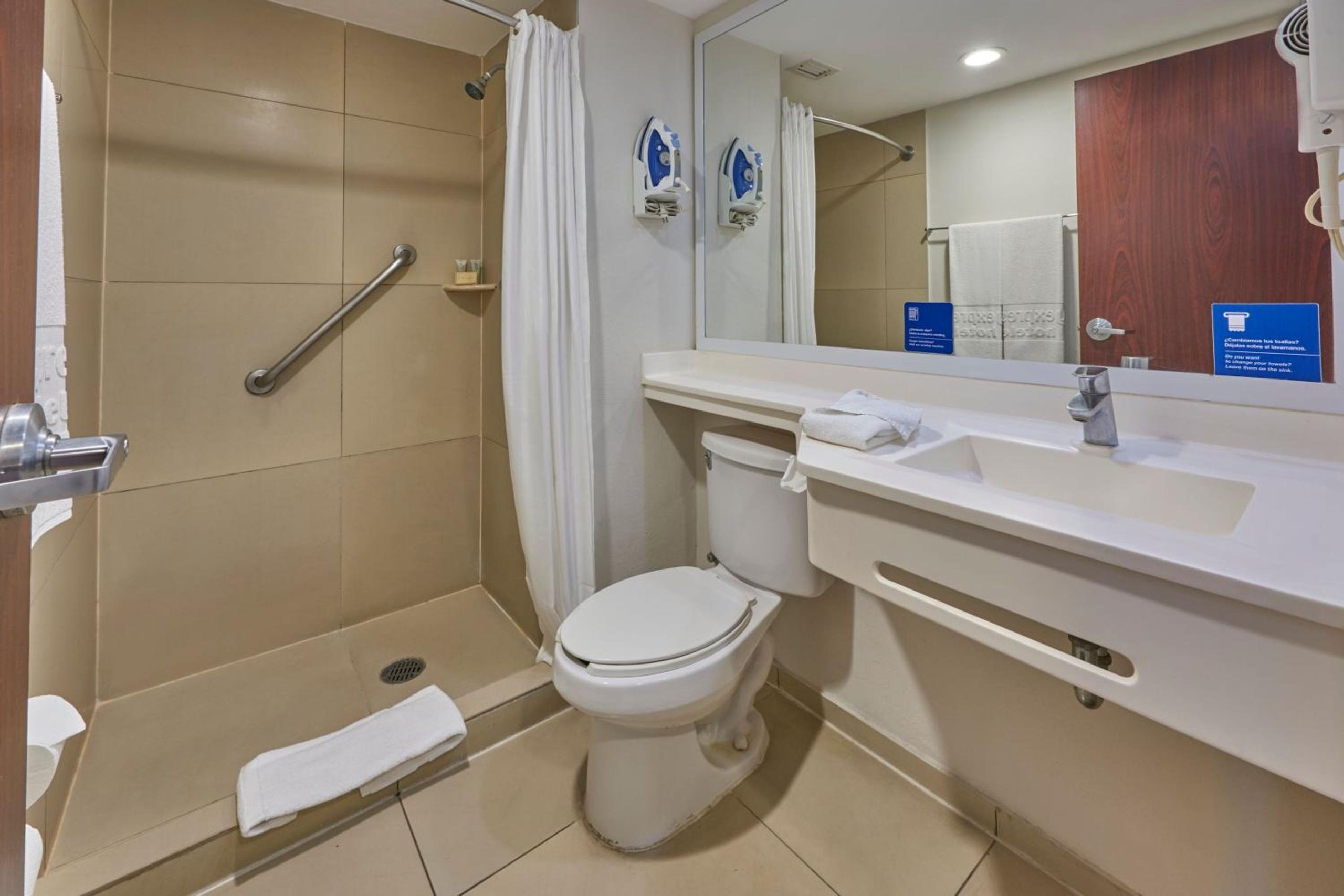 Habitación Doble con Dos Camas Dobles — 6