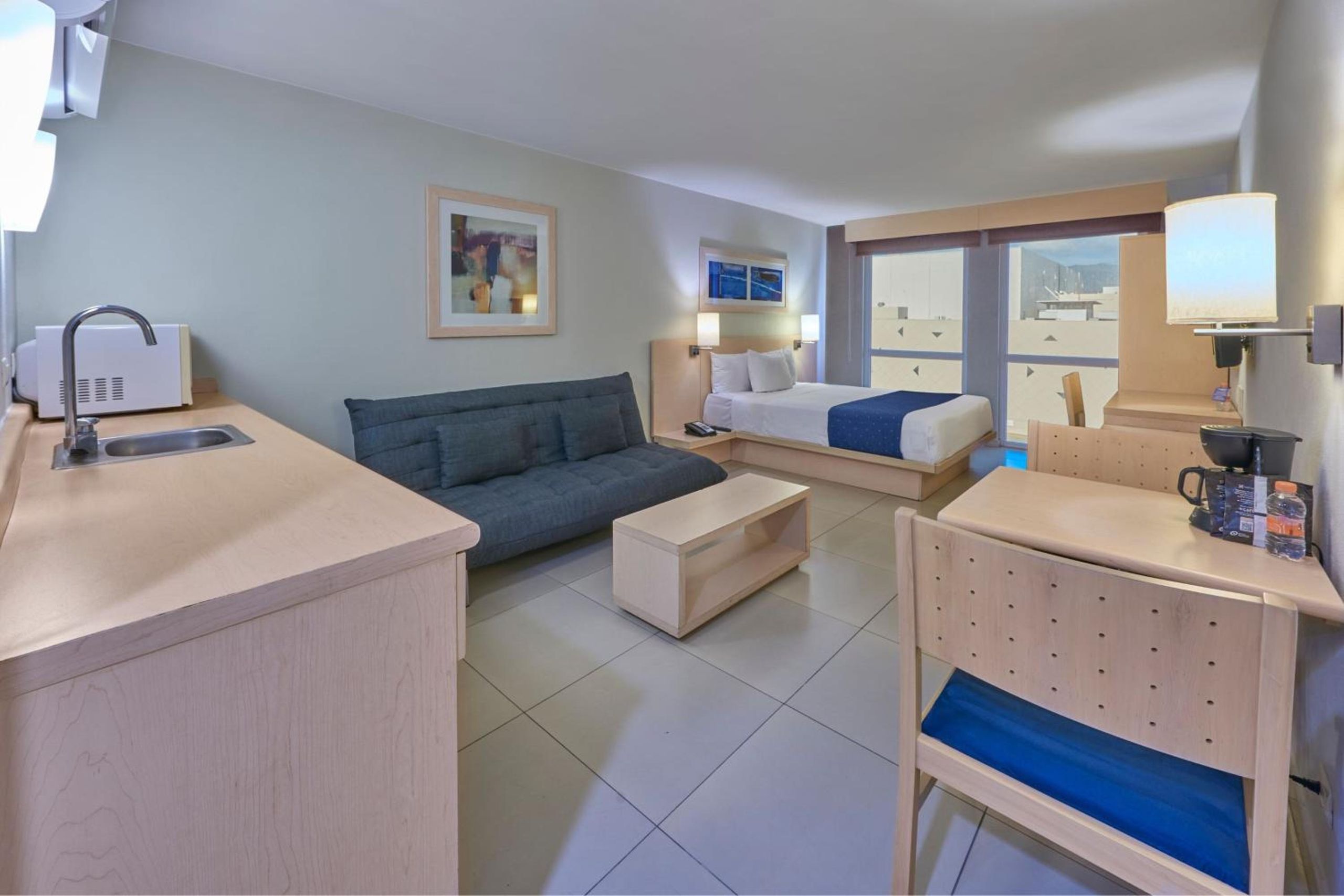 Suite Reina con Sofá Cama — 5