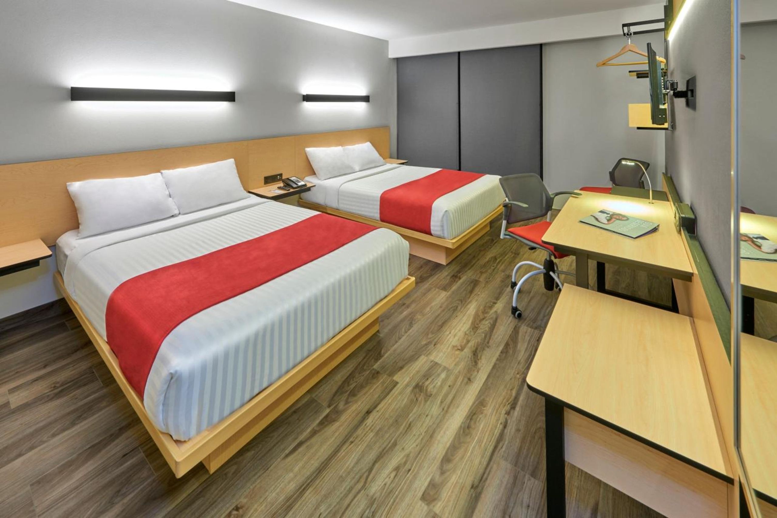 Habitación Doble con Dos Camas Dobles — 5