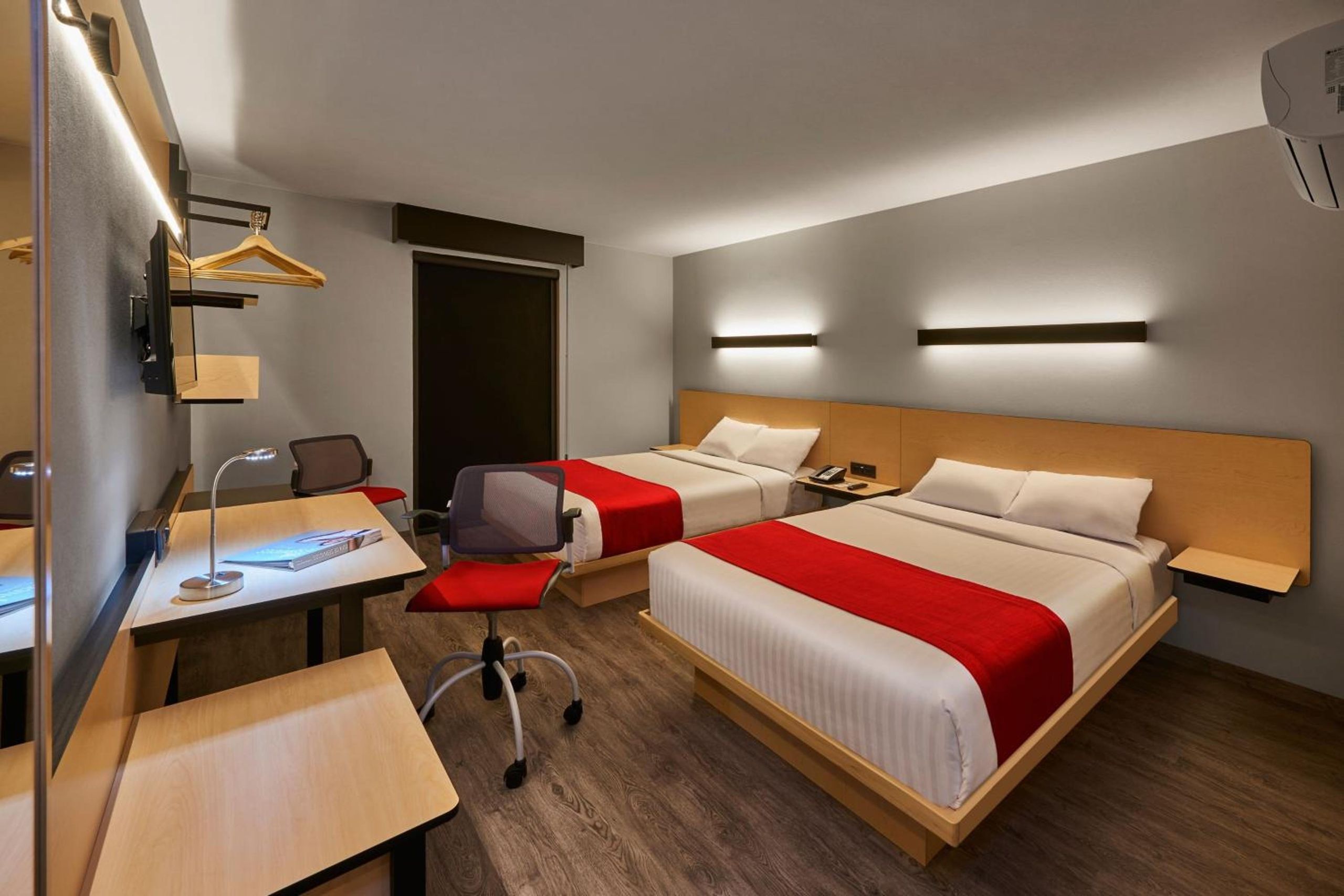 Habitación Doble con Dos Camas Dobles — 4