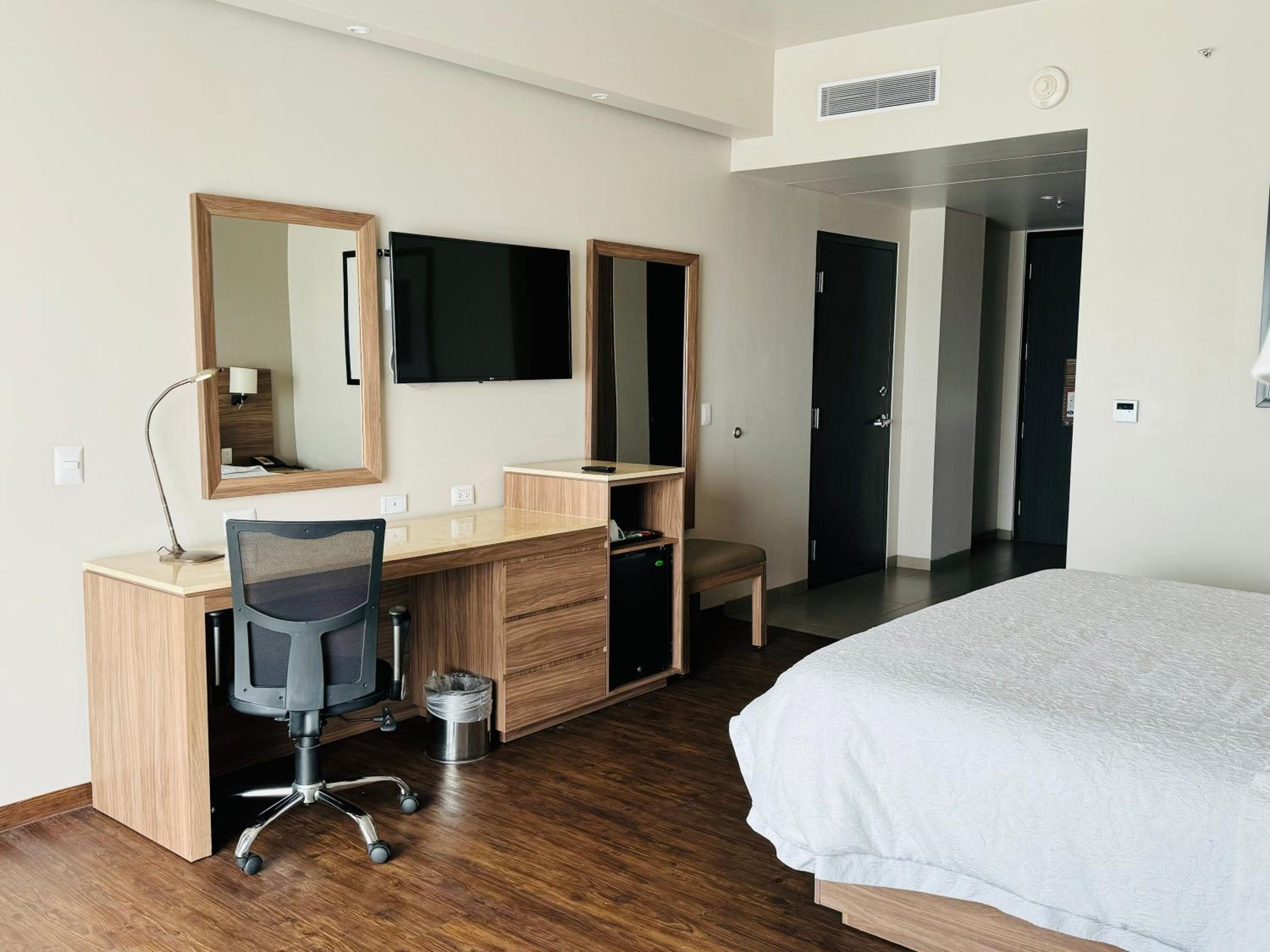 Habitación King con ducha adaptada - Acceso para personas con movilidad reducida/No fumadores — 4