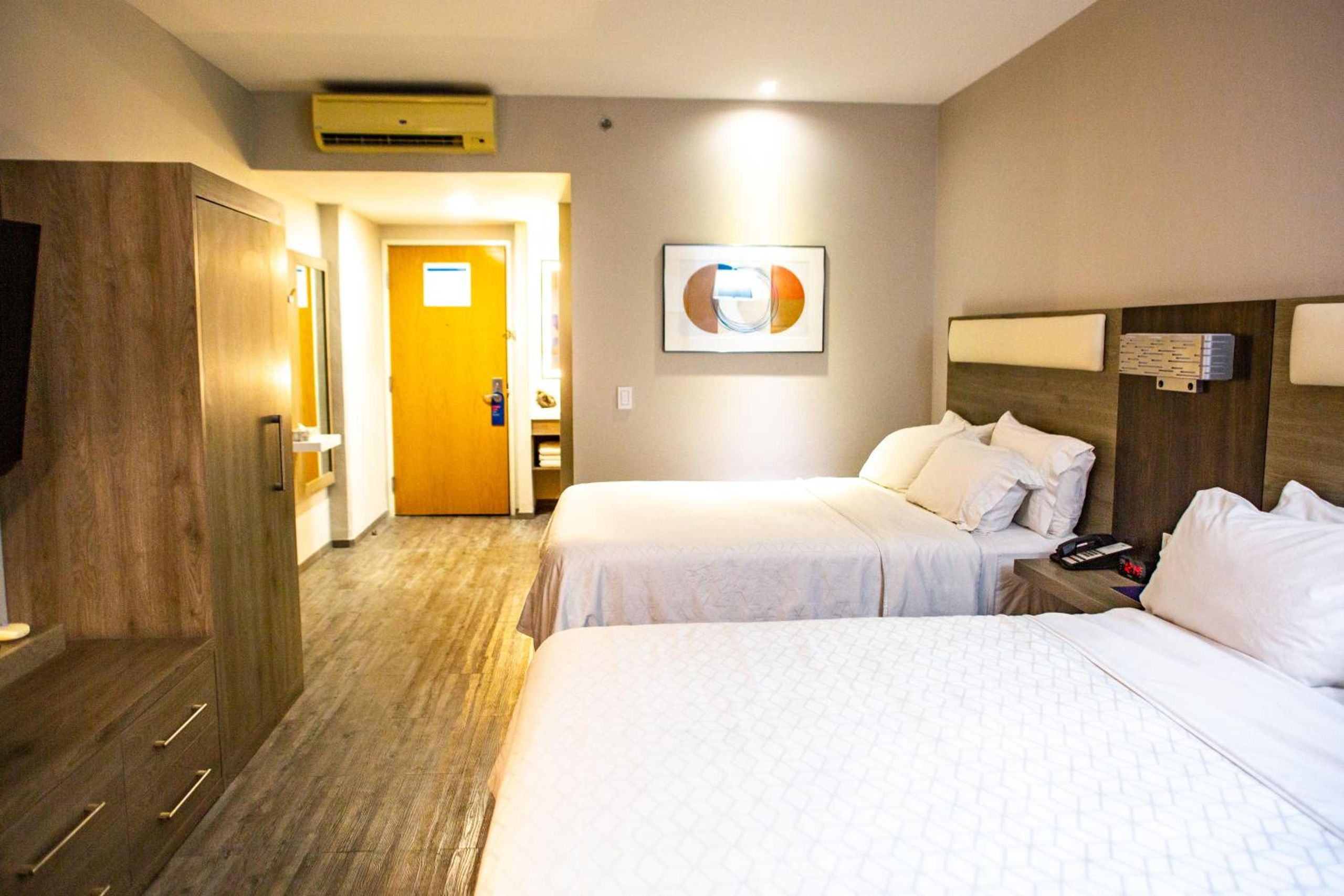 Habitación Estándar con Dos Camas Queen — 5