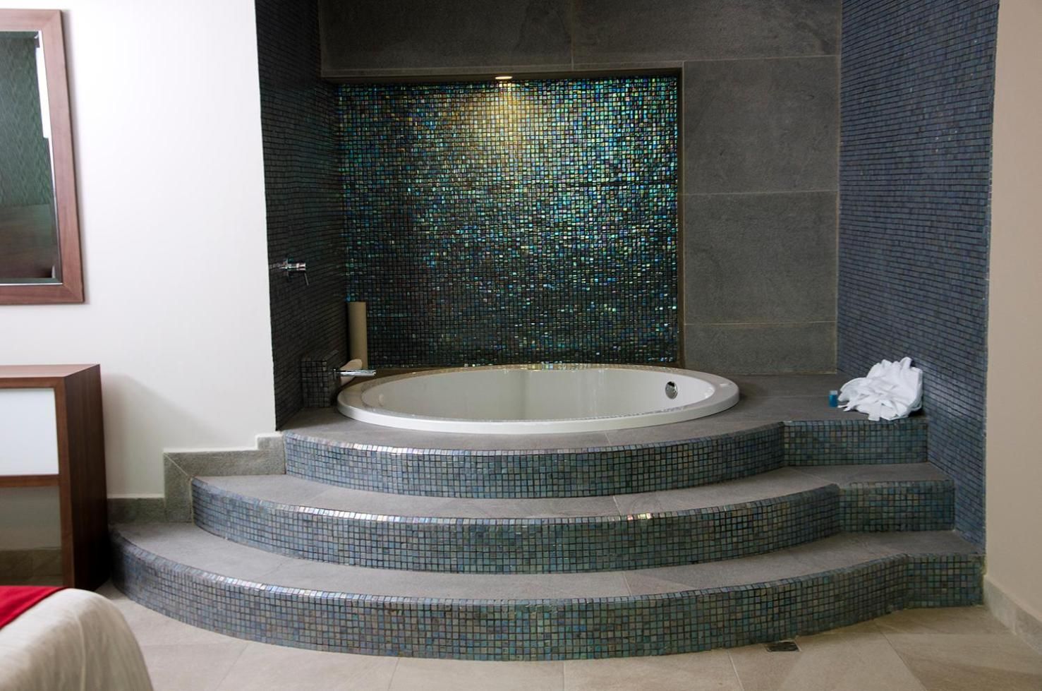 Suite Deluxe con Bañera de Hidromasaje — 3