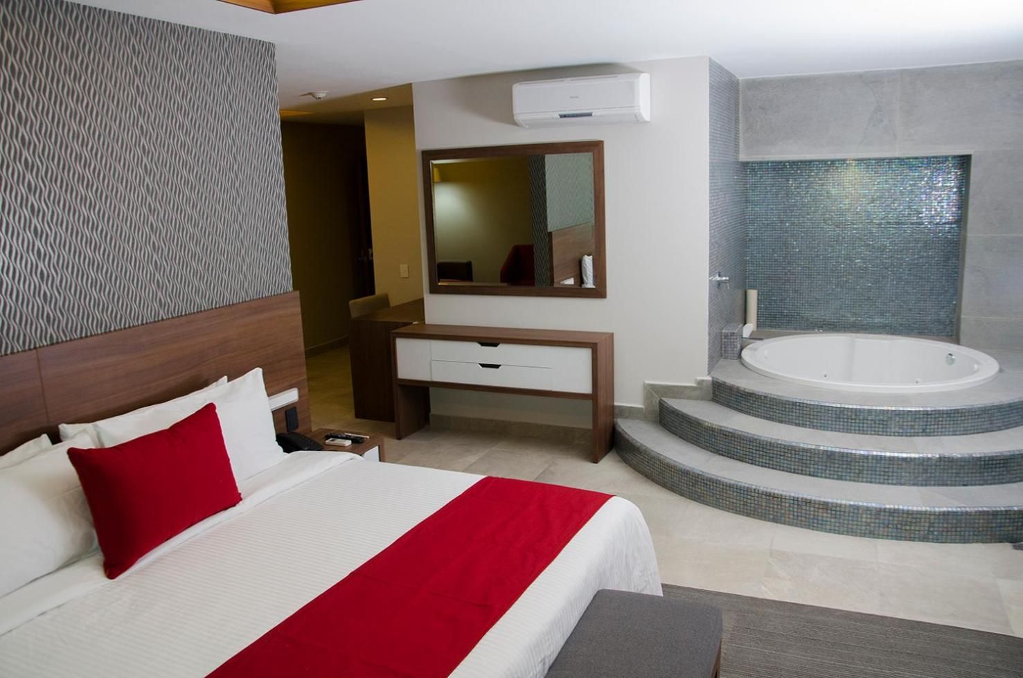 Suite Deluxe con Bañera de Hidromasaje — 4