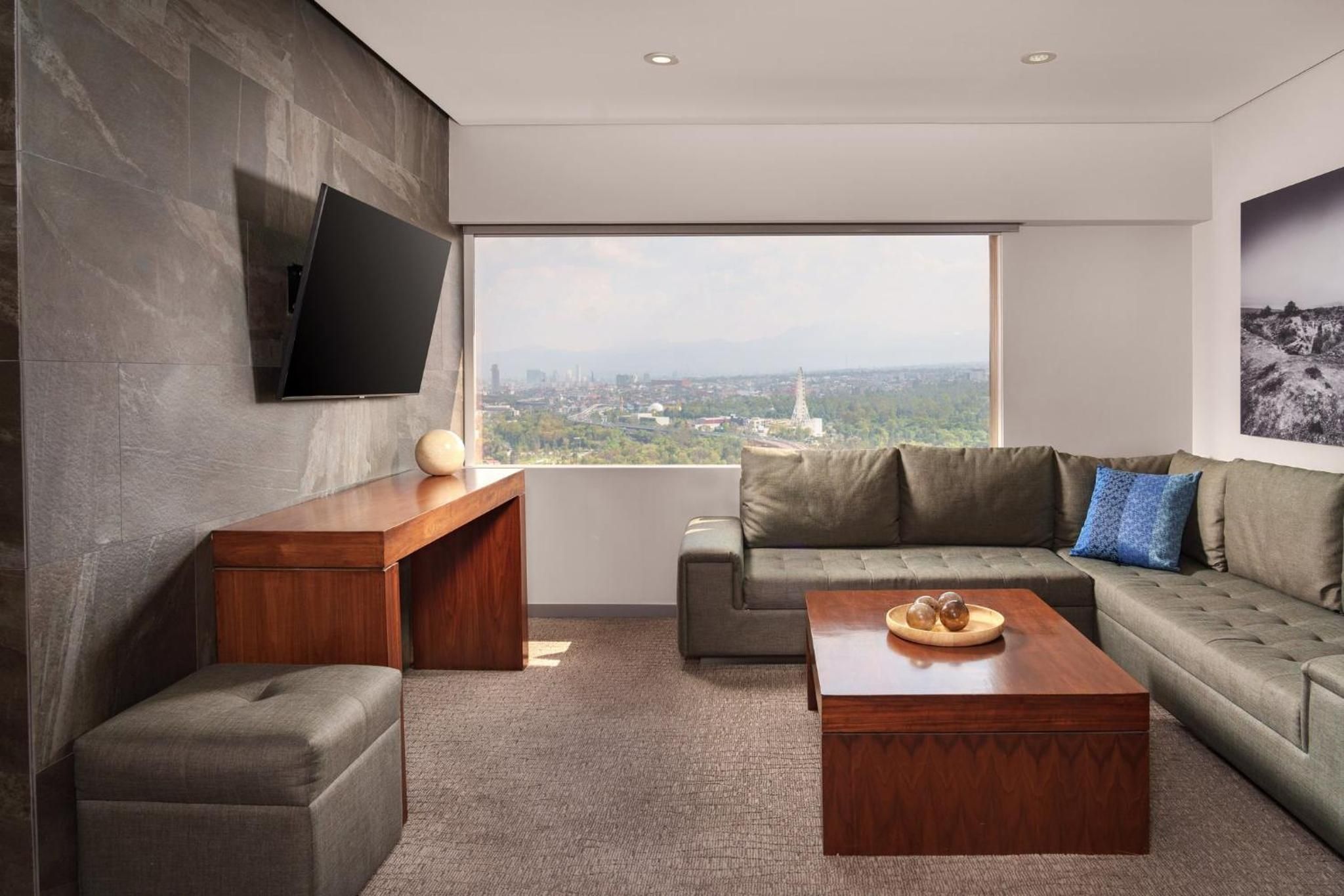 Suite de un dormitorio con dos camas Queen. — 4