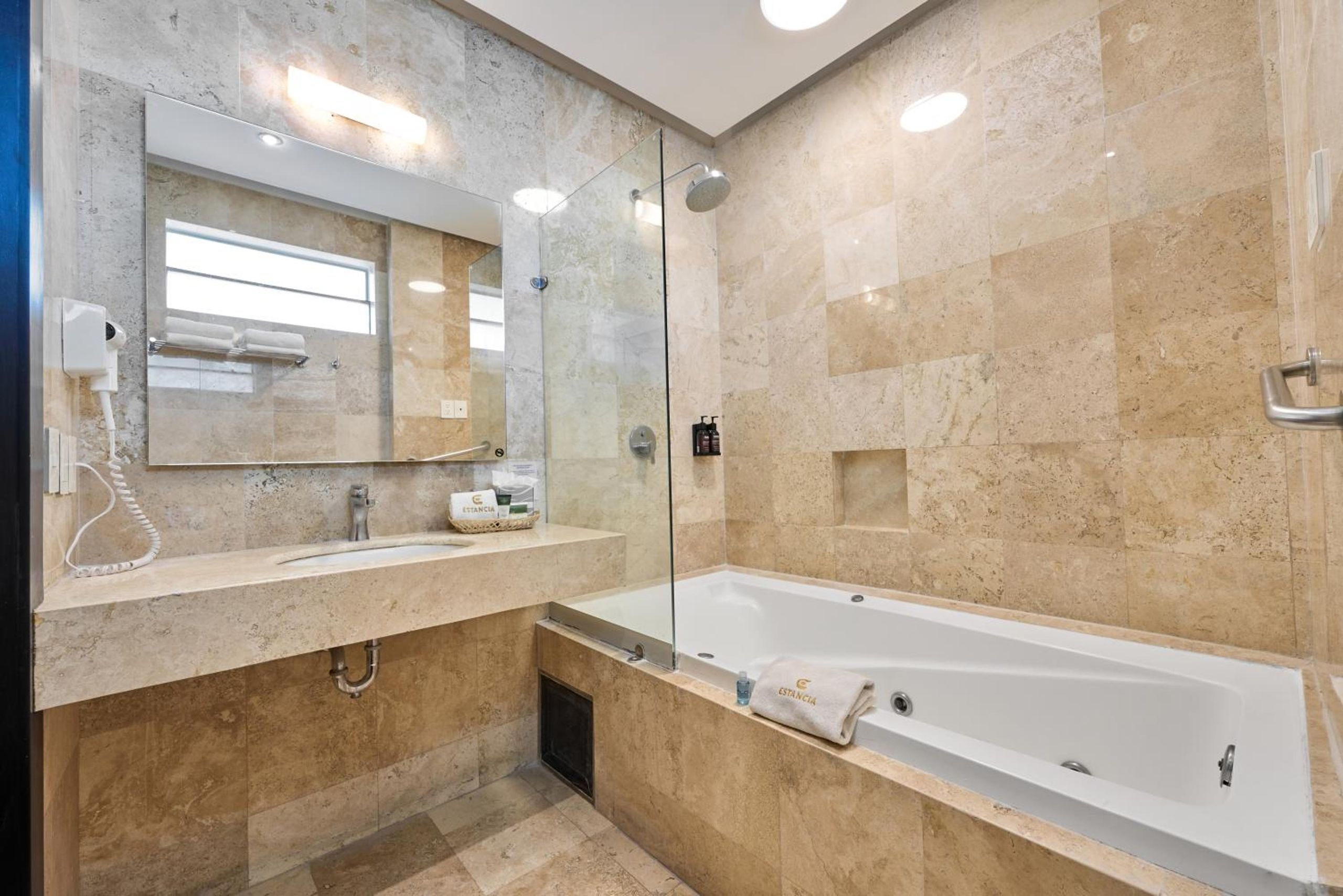 Suite King con Bañera de Hidromasaje — 4