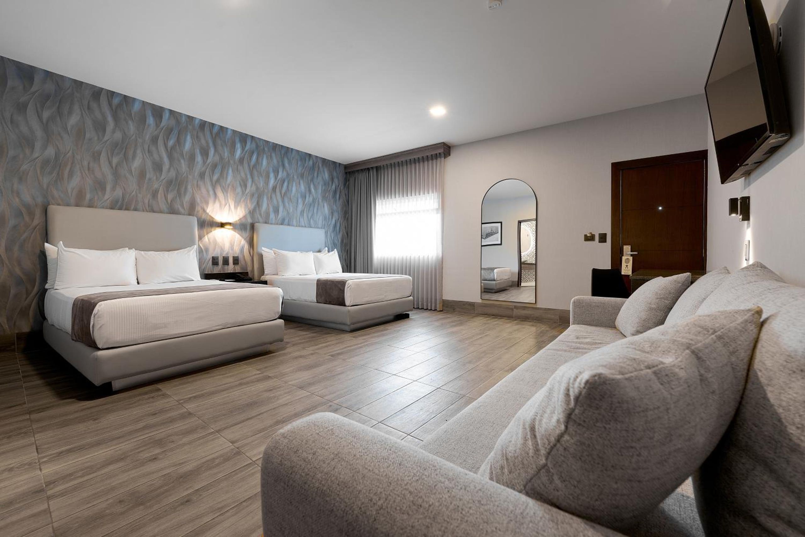 Suite Familiar — 2