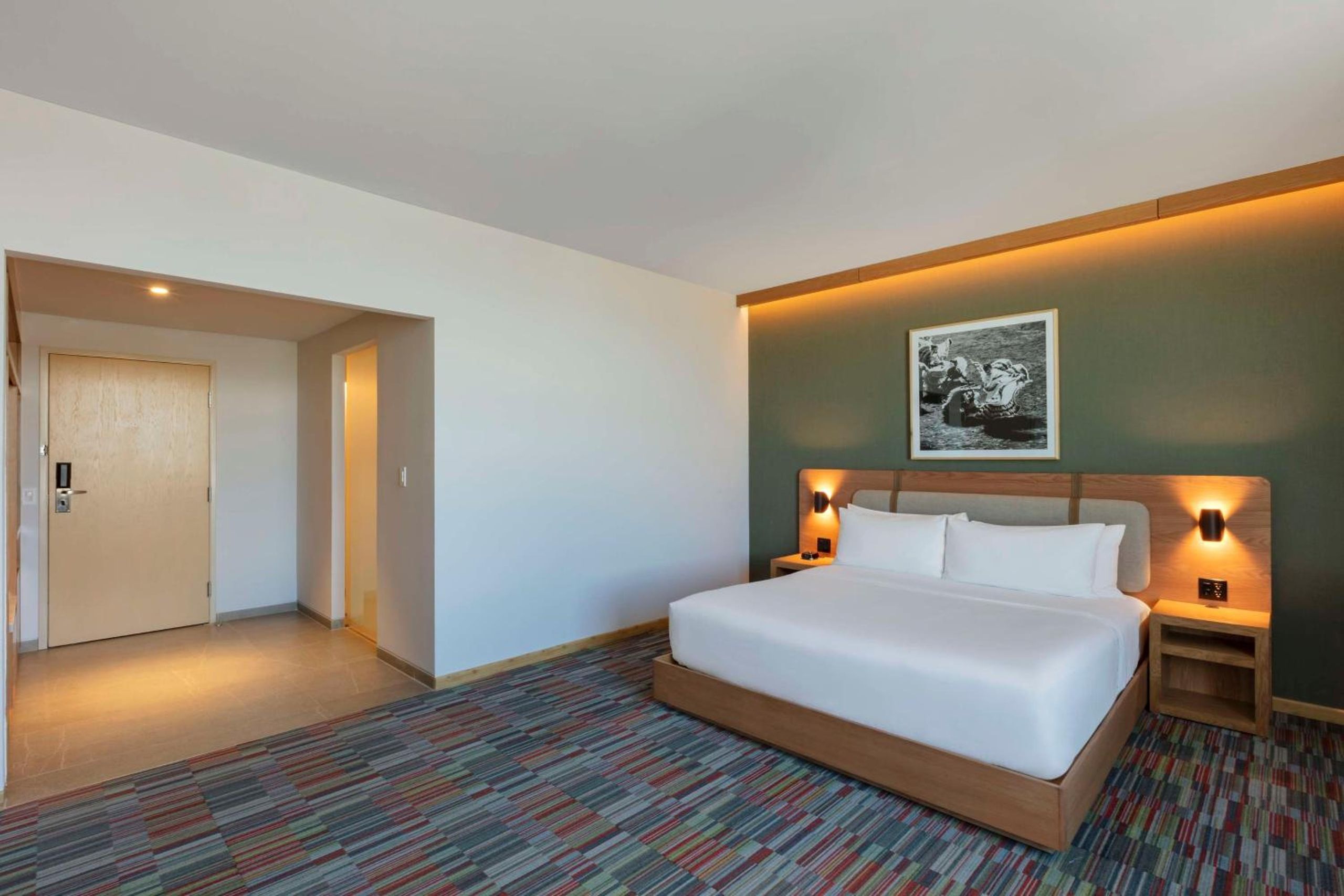 Suite Junior King con vista al aeropuerto — 3