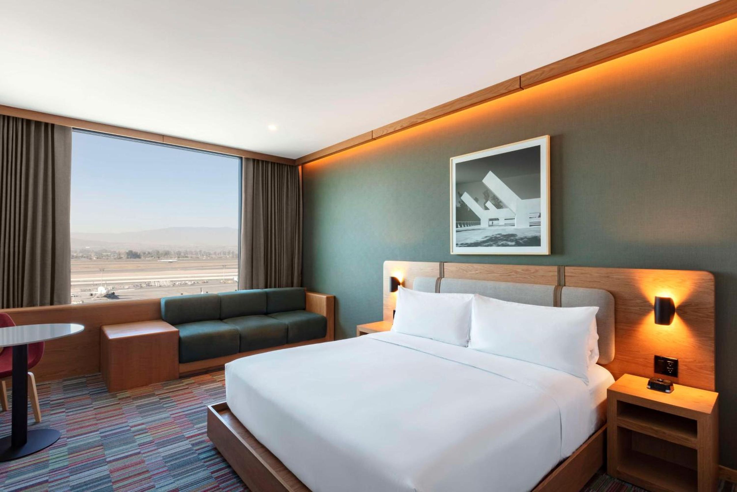 Habitación King con vista al aeropuerto — 2