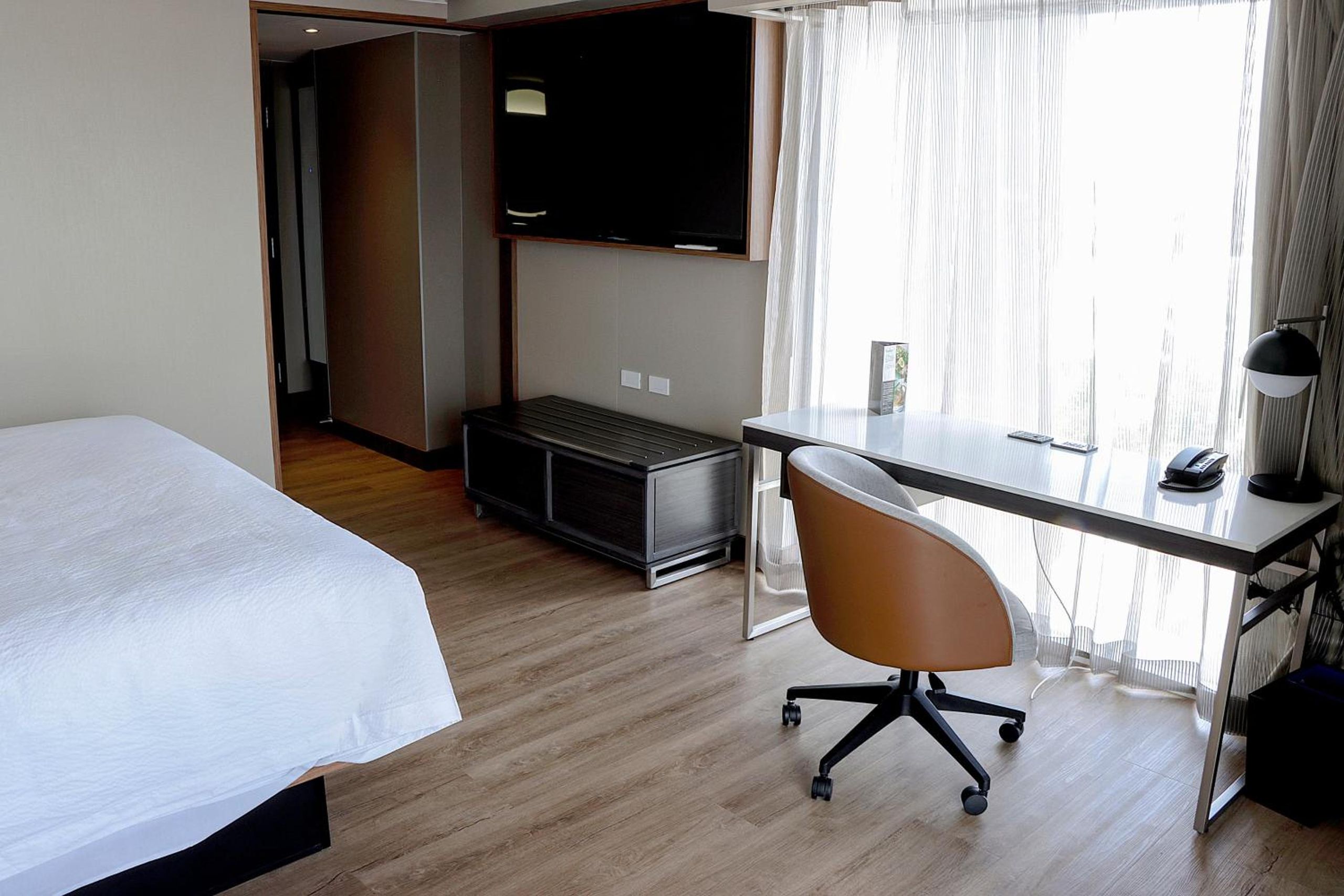 Habitación Esquina, Habitación de huéspedes, 1 cama king, Vista a la ciudad, Habitación esquina. — 2