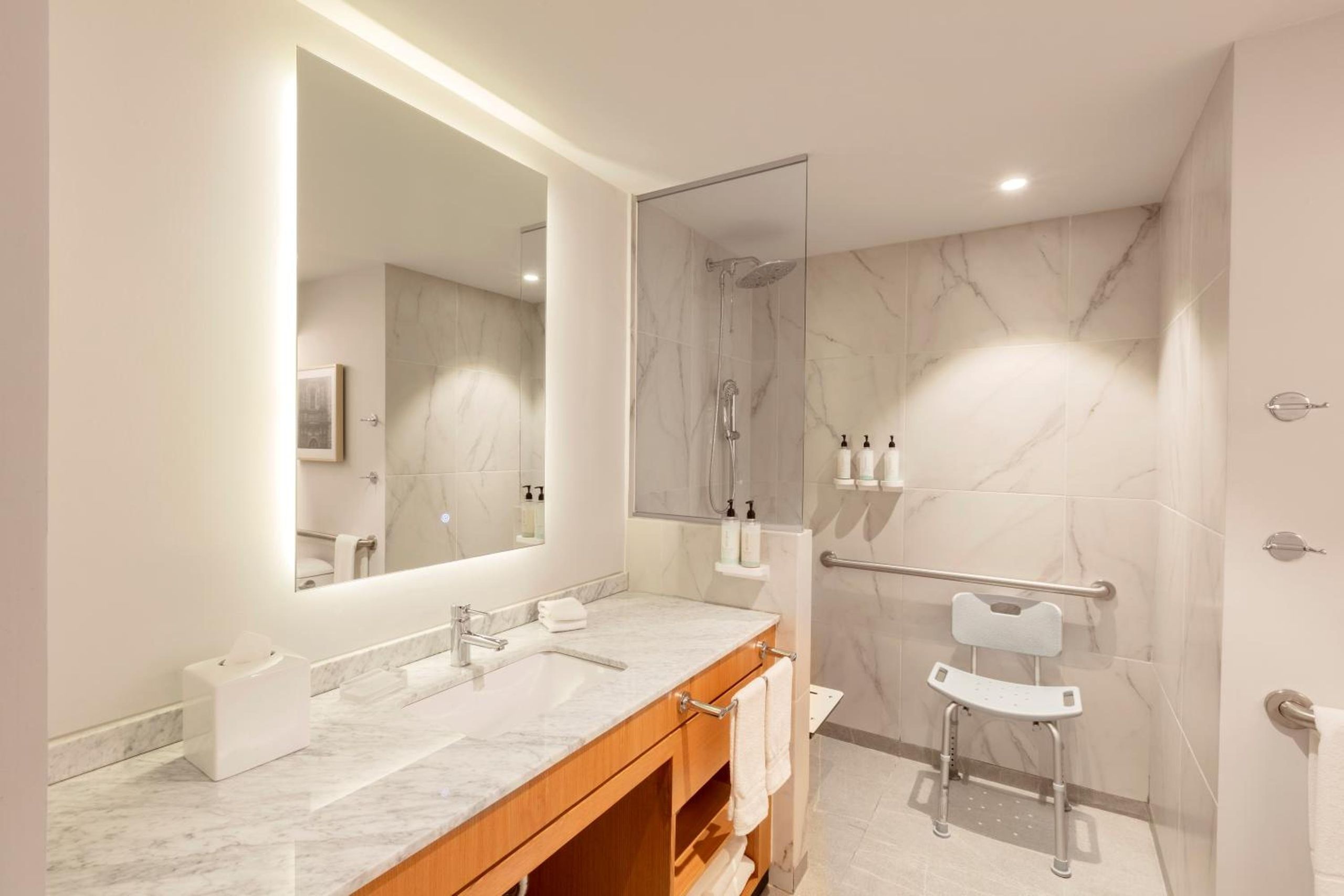 Habitación King con ducha adaptada - Acceso para personas con movilidad reducida — 3