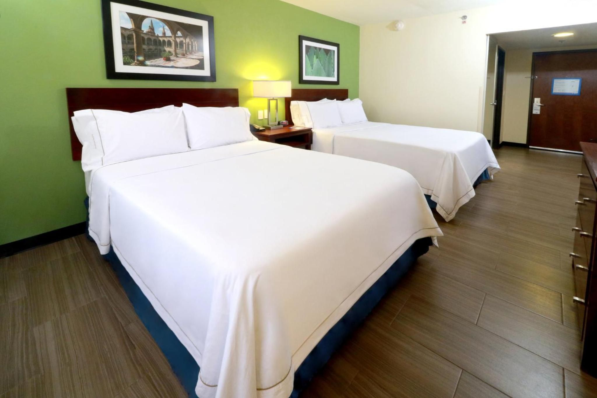 Habitación Deluxe con Dos Camas Queen - No Fumadores