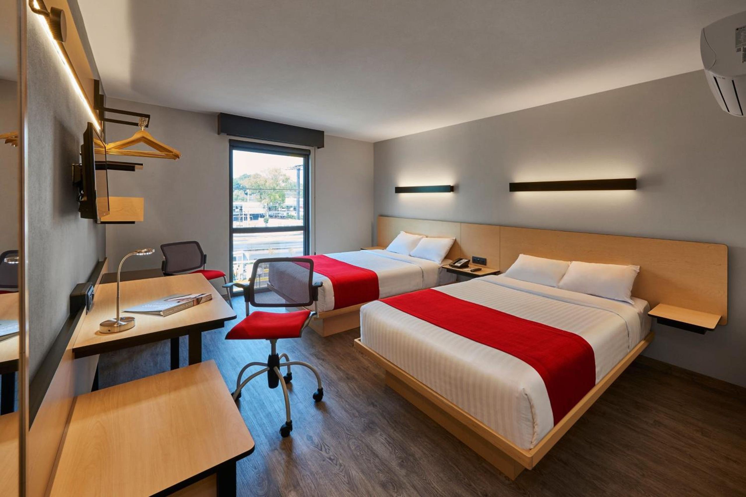 Habitación Doble con Dos Camas Dobles — 8