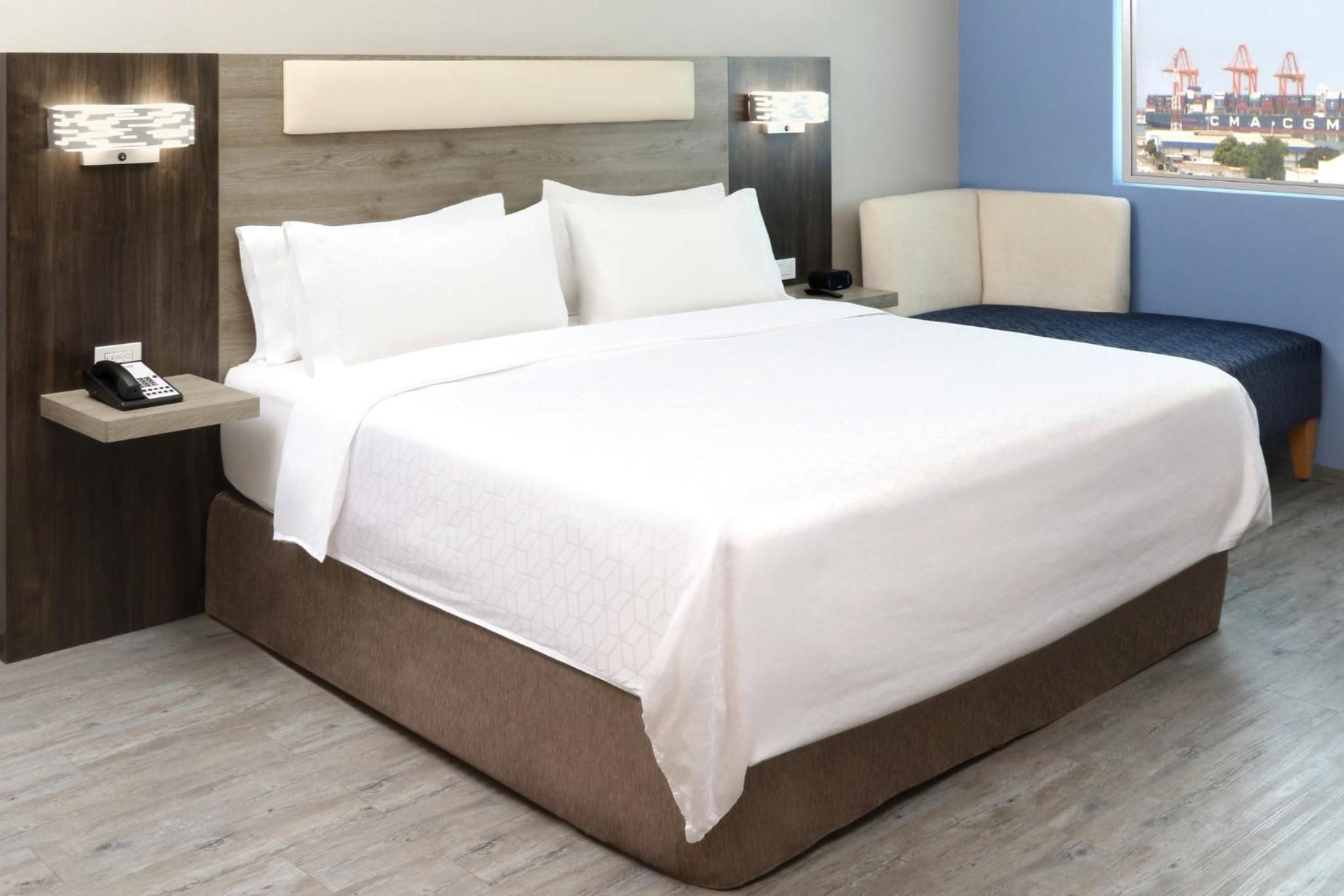 Habitación Estándar con Cama King y Mininevera. — 2