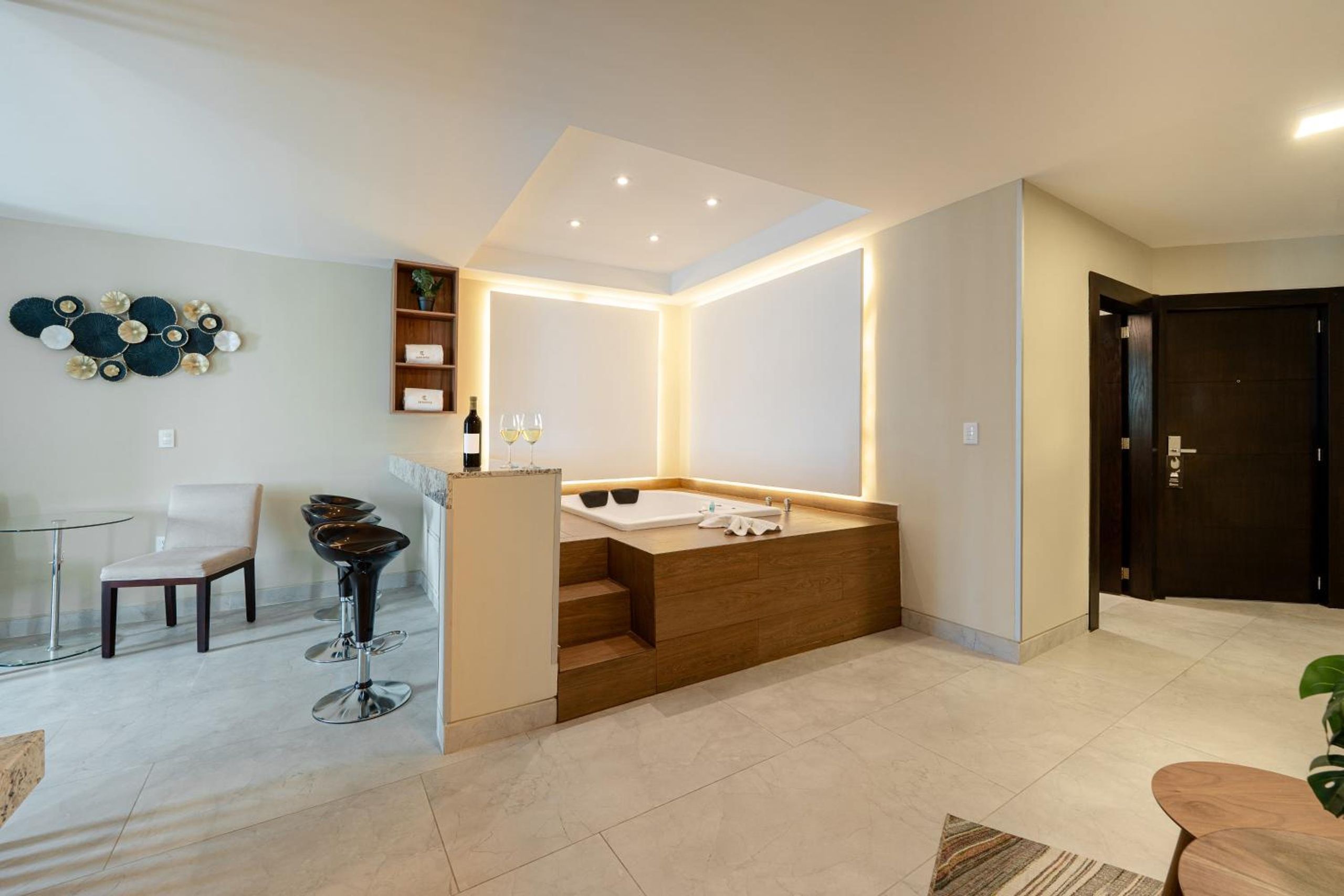 Superior King Suite — 5