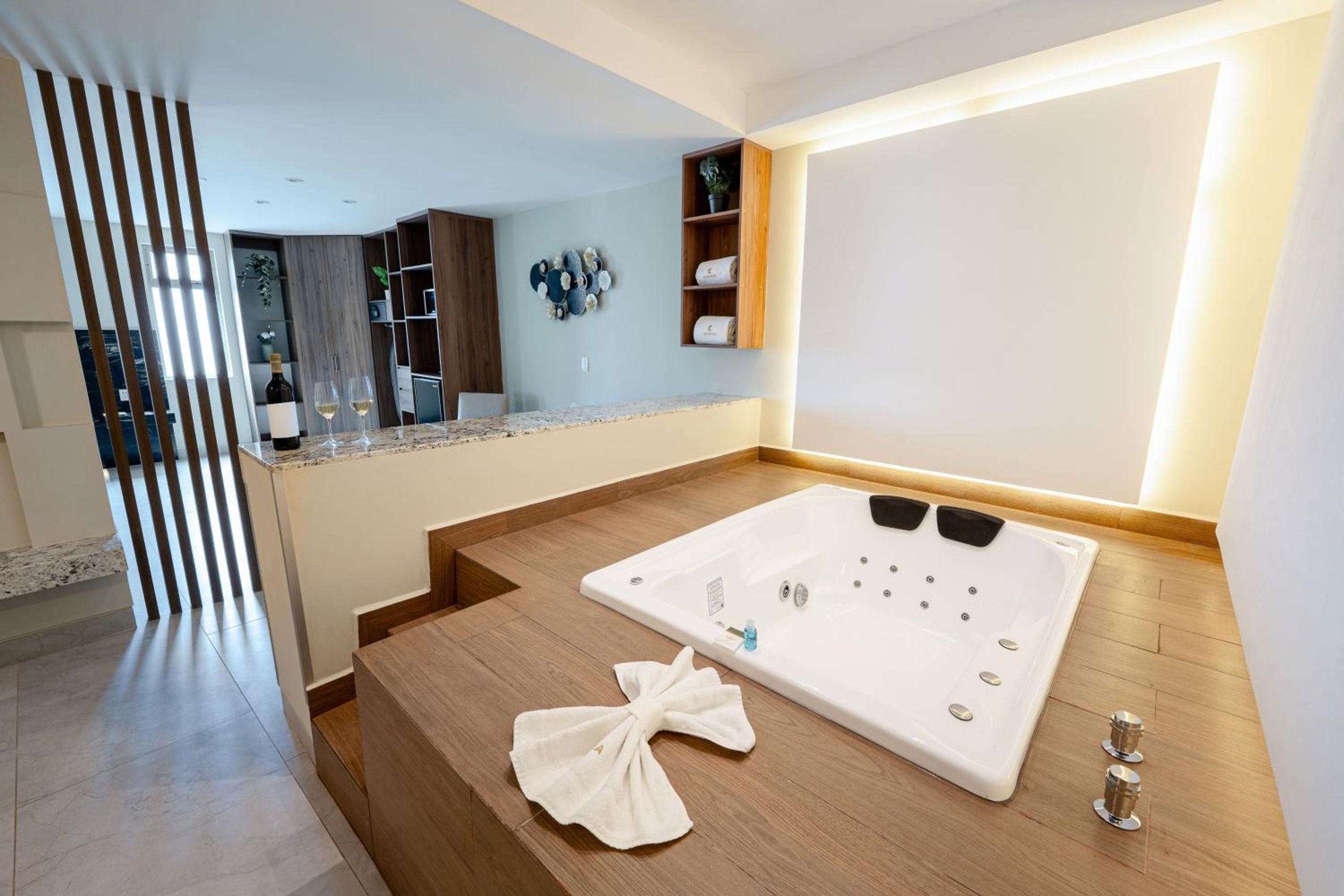 Superior King Suite — 3