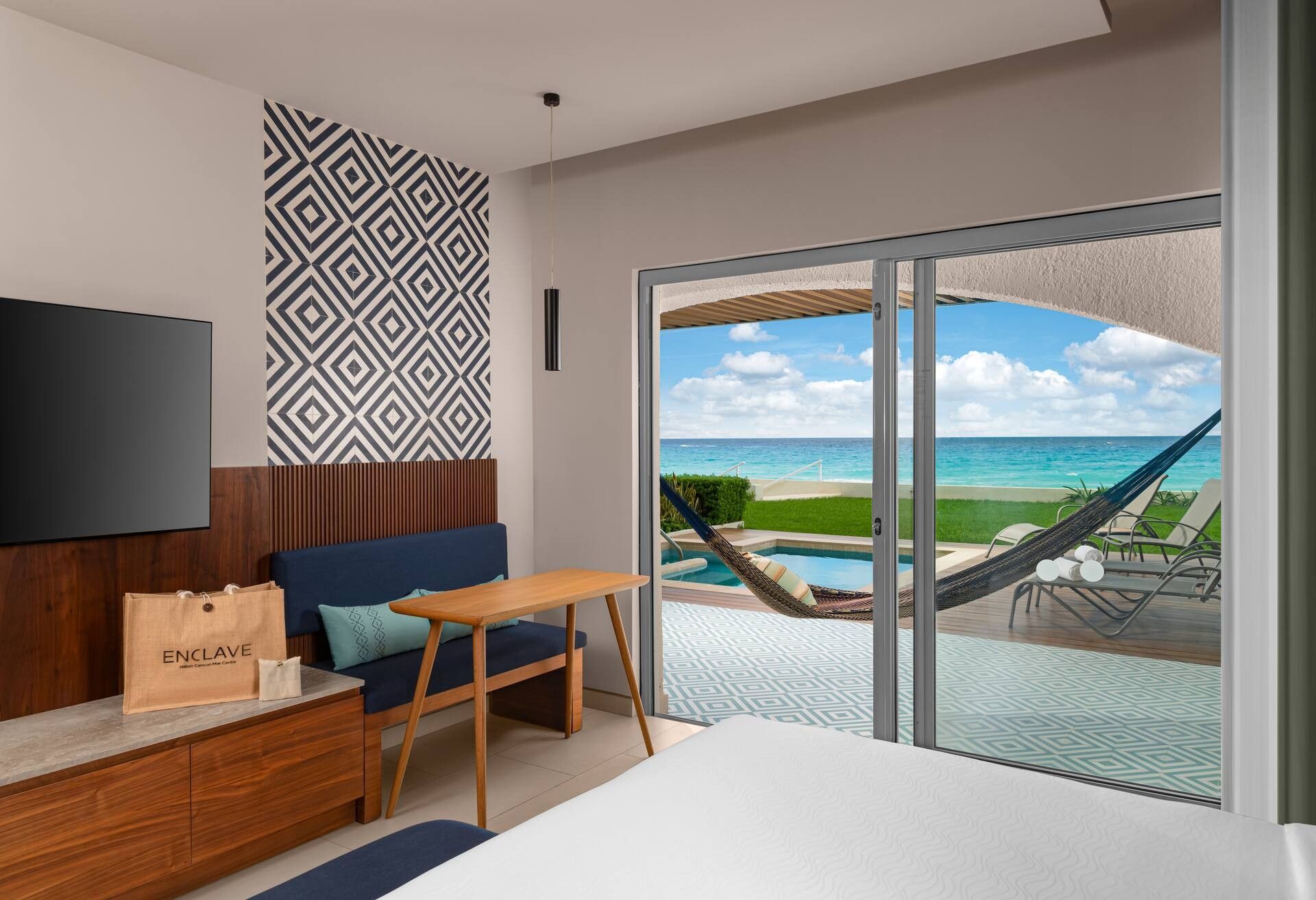 Enclave Beachfront St Plgpl Kg and 2 Mrpy Bds — 6