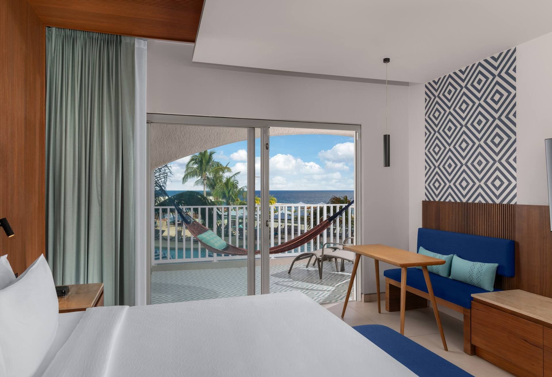 vista al mar Suite-1kg/2mphy Access W/ Ri Shwr — 3