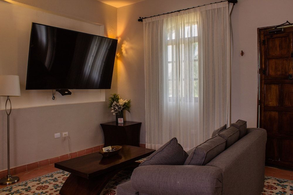 Junior Suite, 1 cama King con sofá cama, 2 Bathrooms, vista al jardín