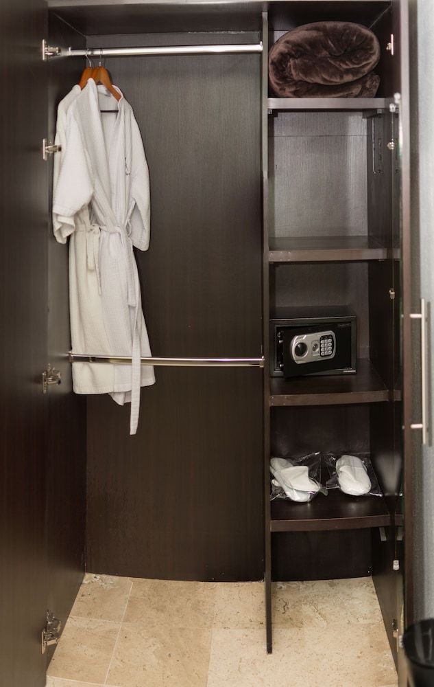 Grand Room, 1 cama King, no fumadores, Jetted Tub — 3