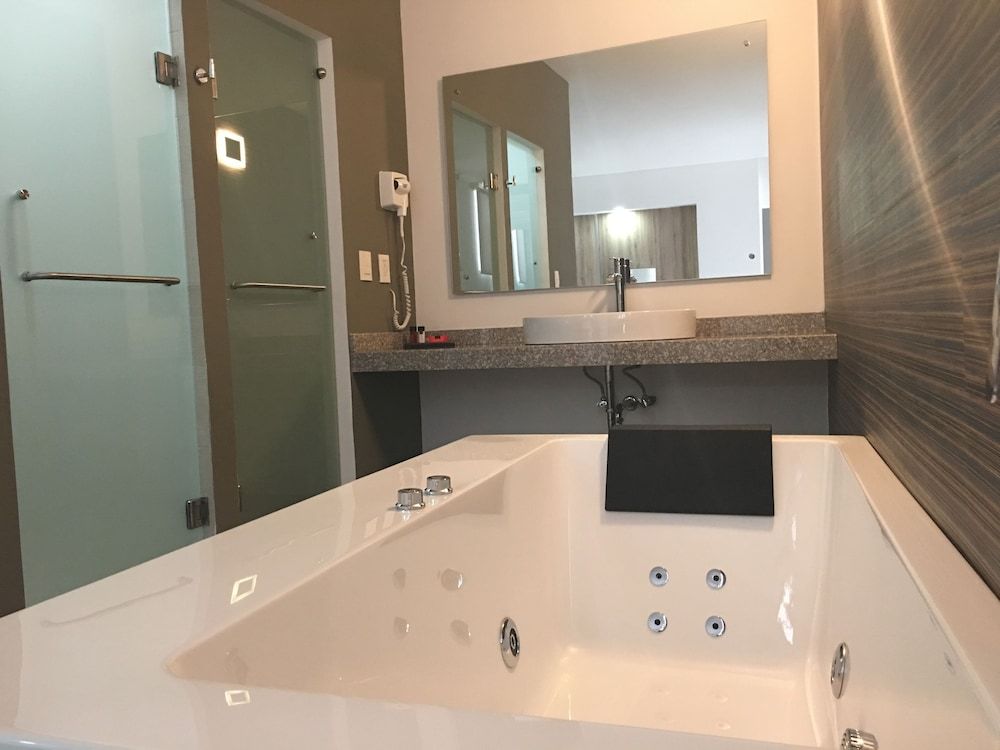 Suite Deluxe, 1 cama King con sofá cama. — 3