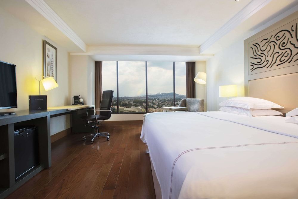 Premium Suite — 4