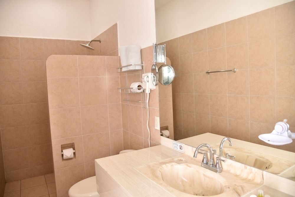 Habitación Estándar, 2 Camas Dobles, No Fumadores — 3